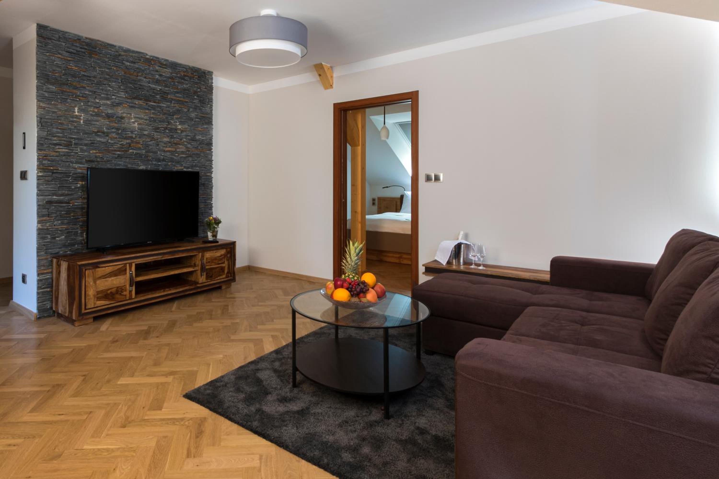 Deluxe King Suite - Photo 3