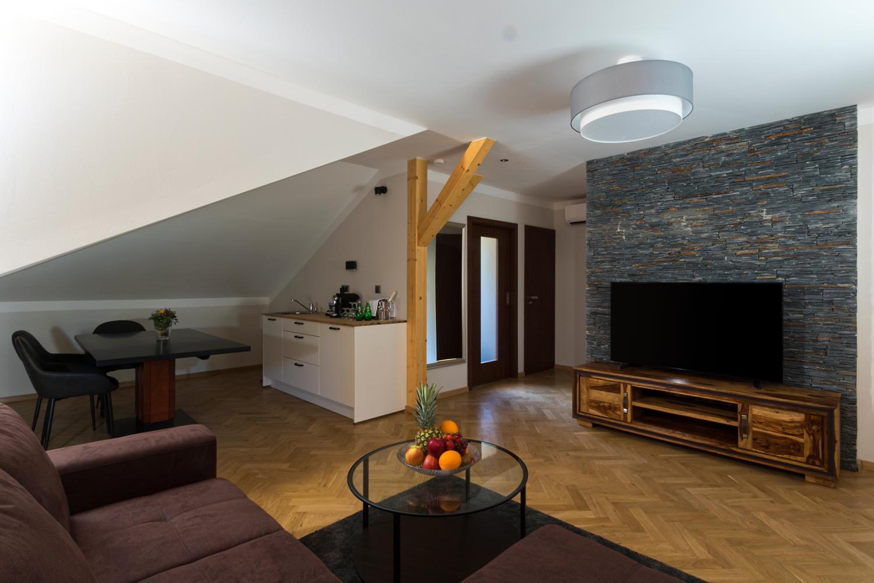 Deluxe King Suite - Photo 1