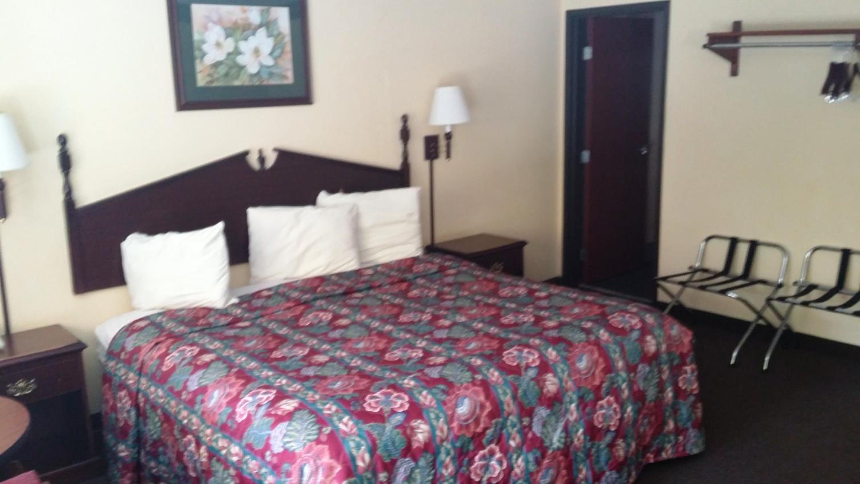 King Room - Non-Smoking - Photo 1