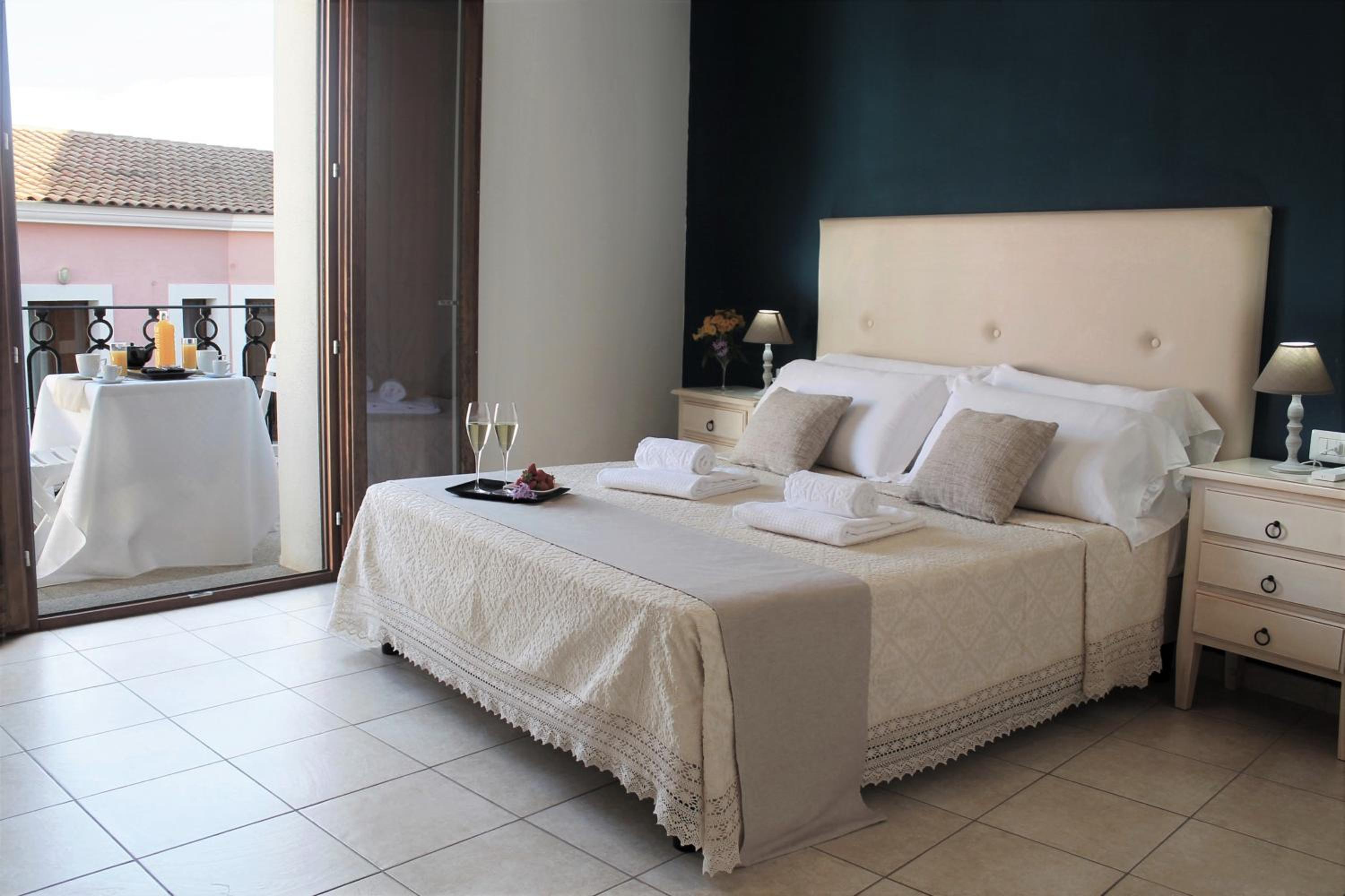 One-Bedroom Apartment - Photo 8