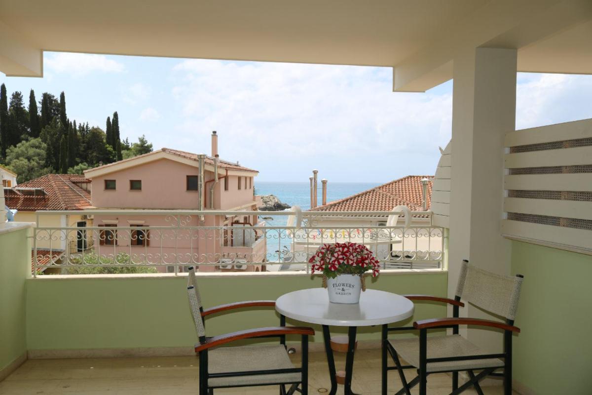Double Room with Balcony - Photo 5