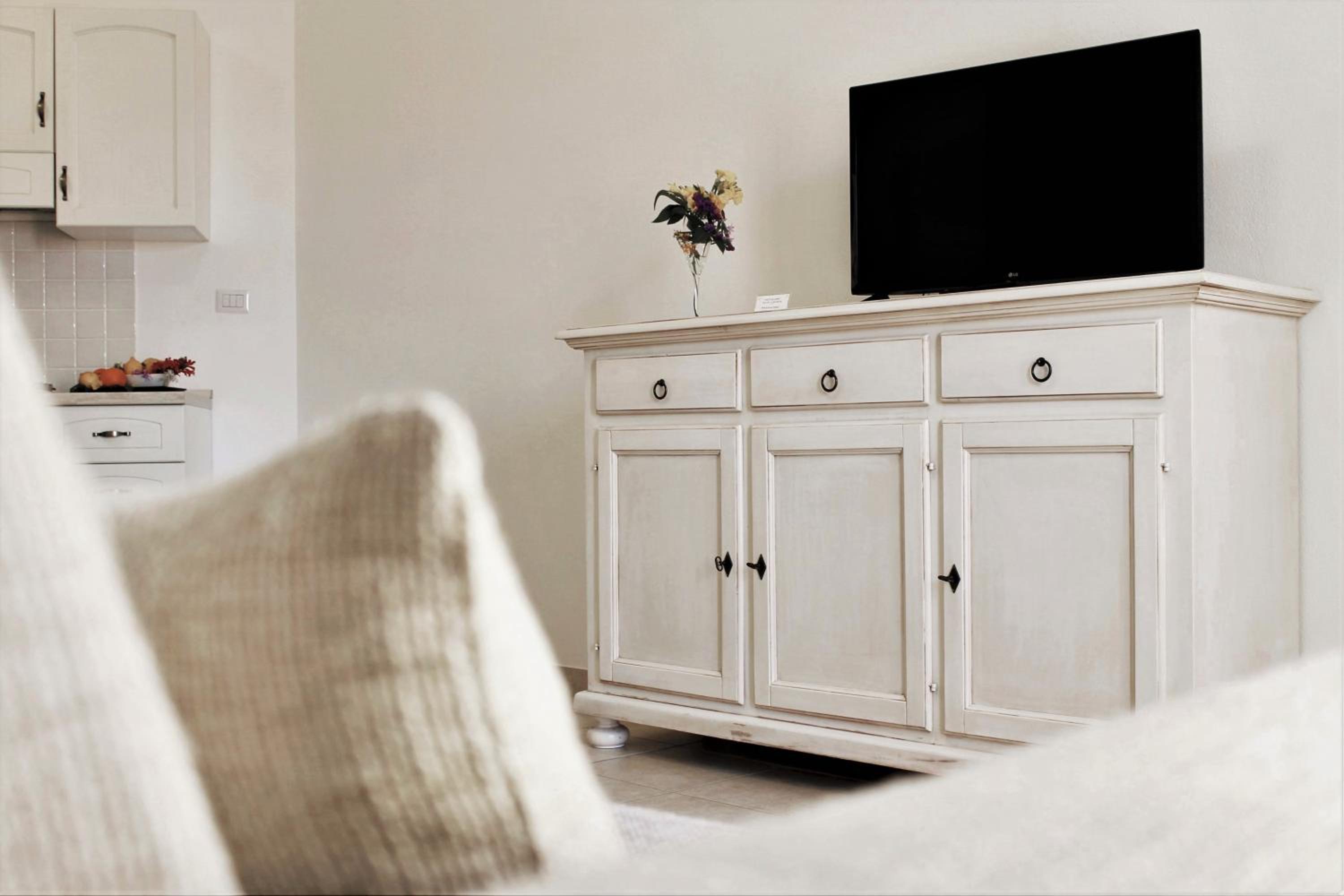 One-Bedroom Apartment - Photo 11