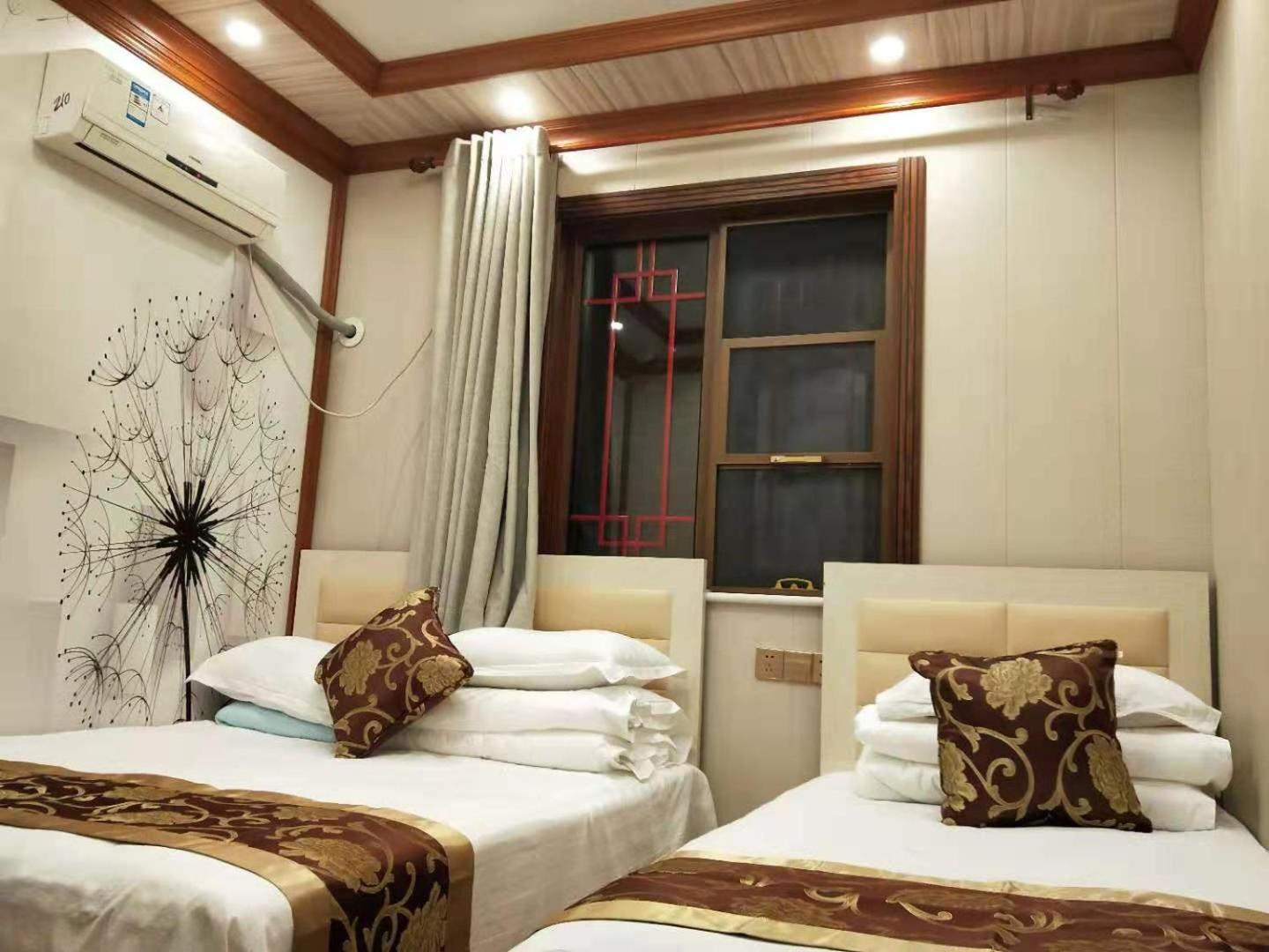 Deluxe Triple Room photo 2