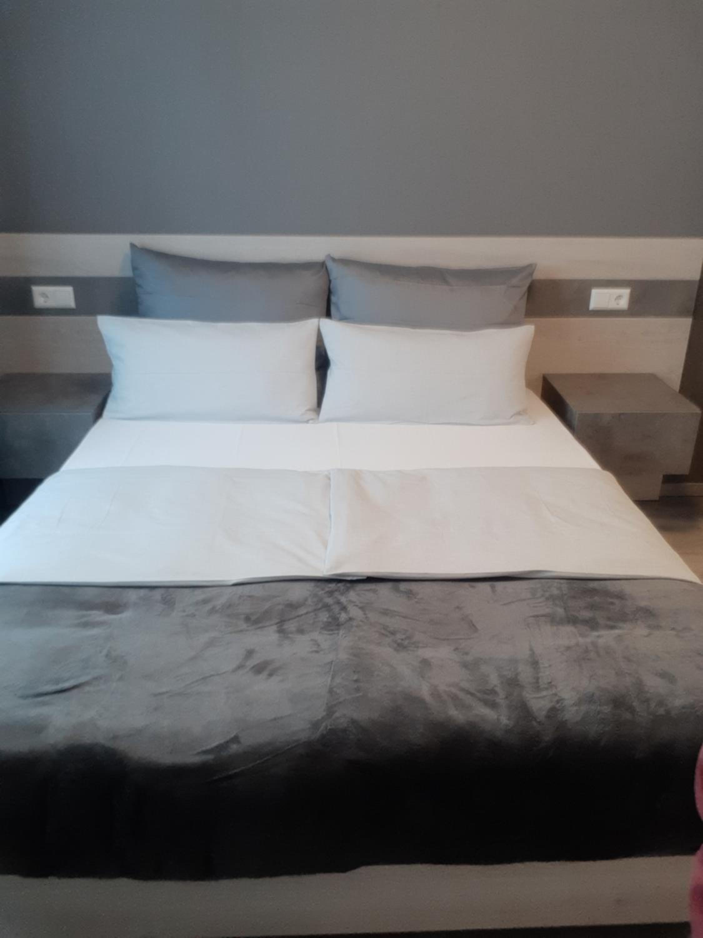 Double Room - Photo 2