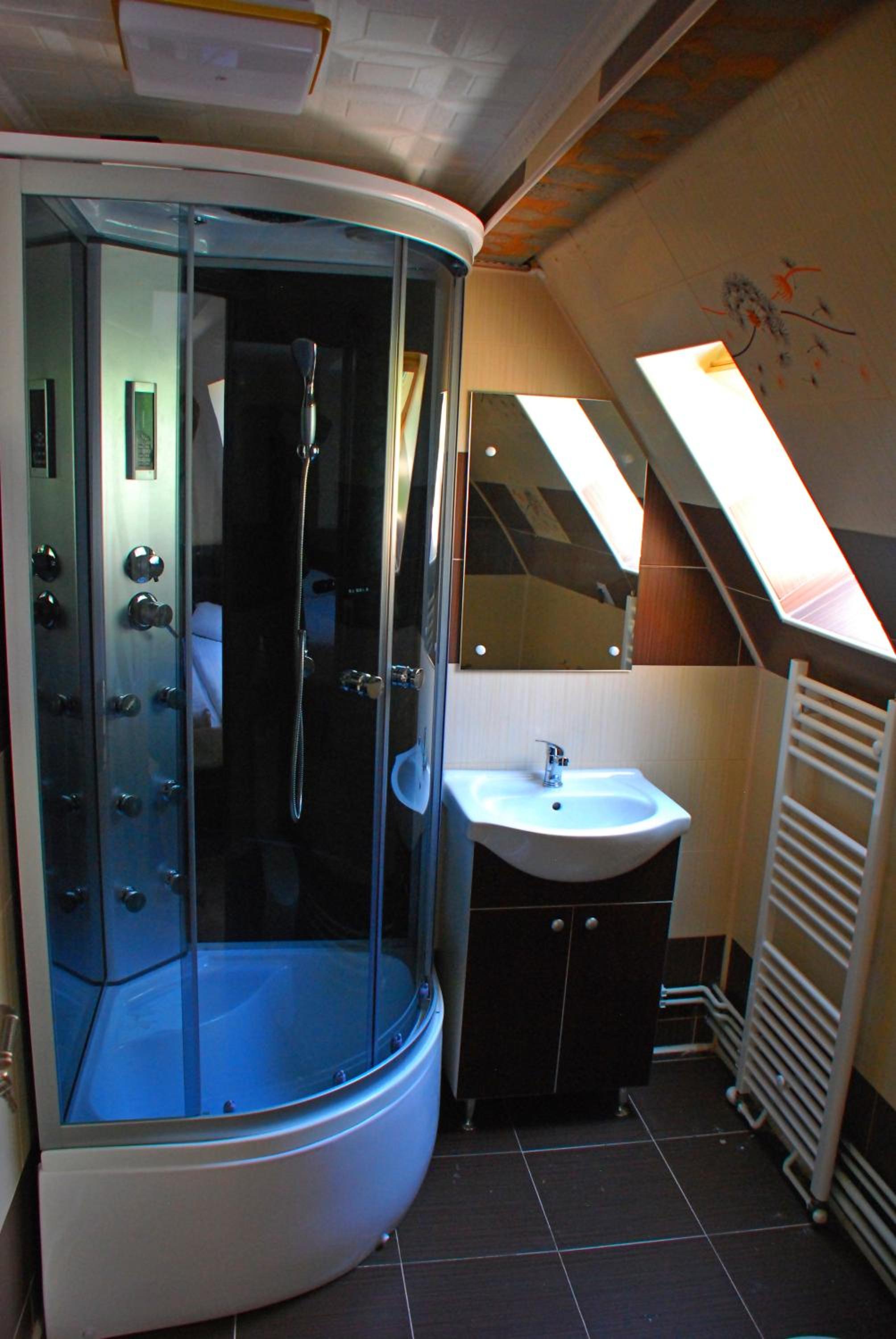Deluxe Double Room with Extra Bed - Photo 2