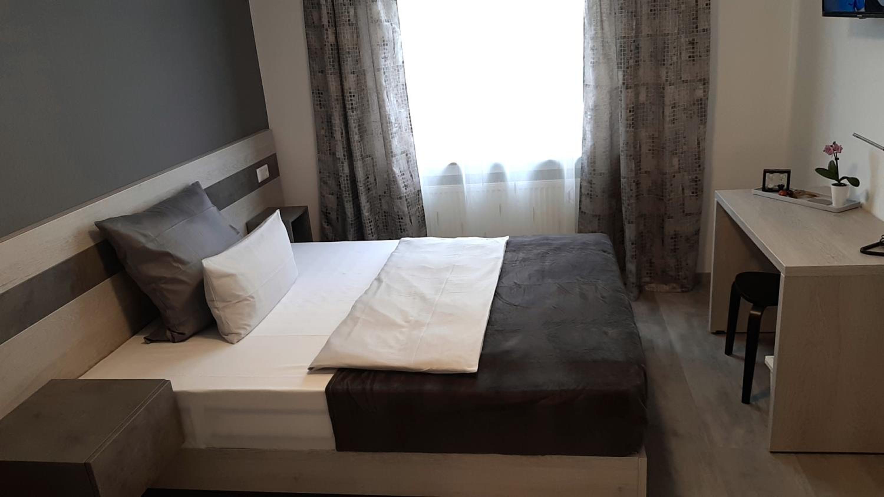 Double Room - Photo 3