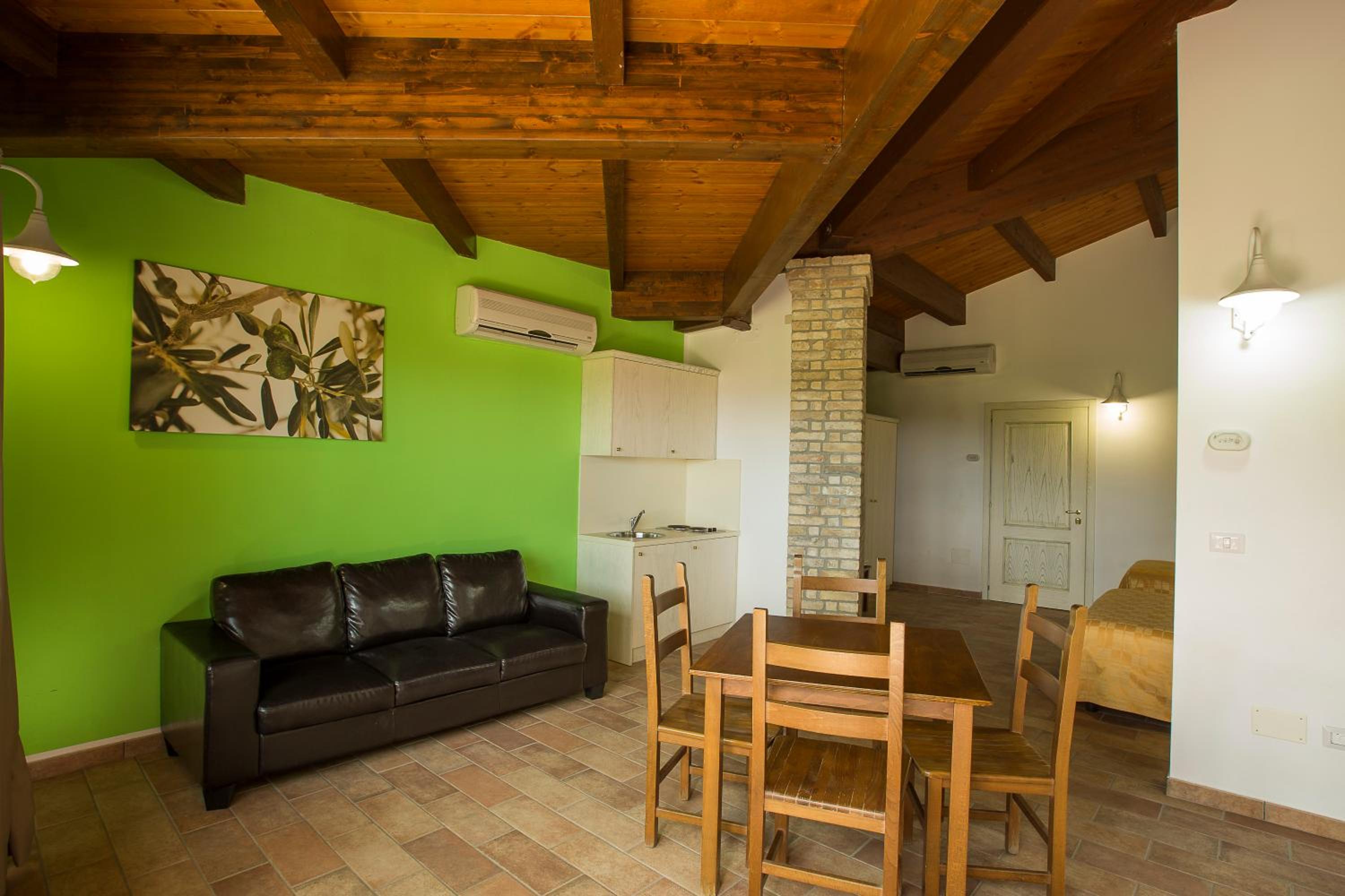 Family Room - Photo 2