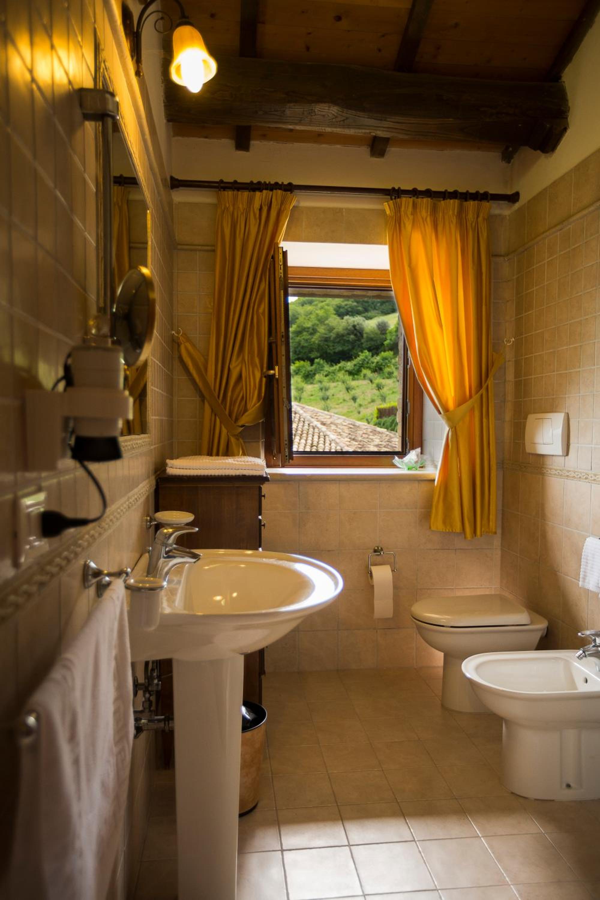 Double Room - Photo 6