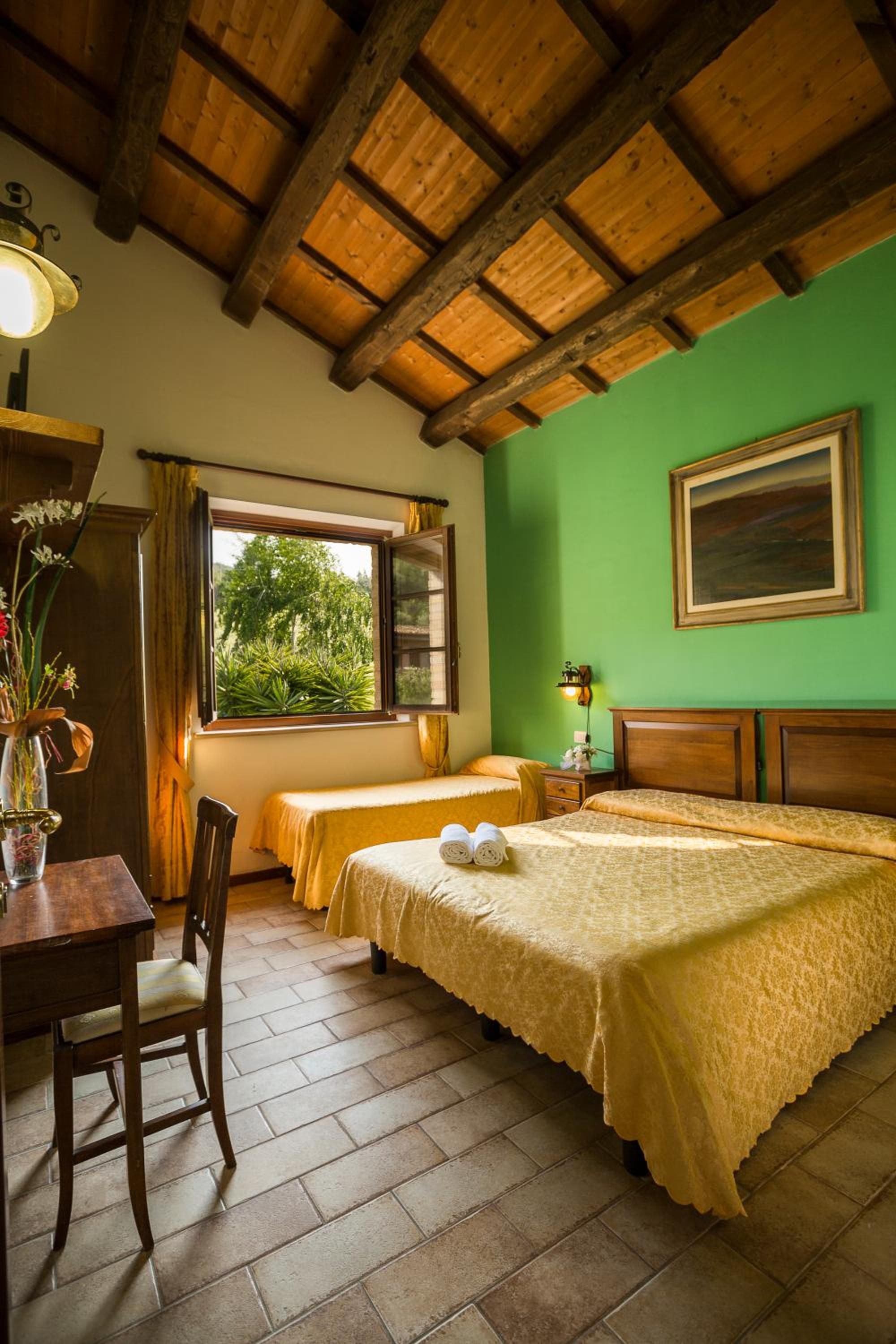 Standard Triple Room - Photo 1