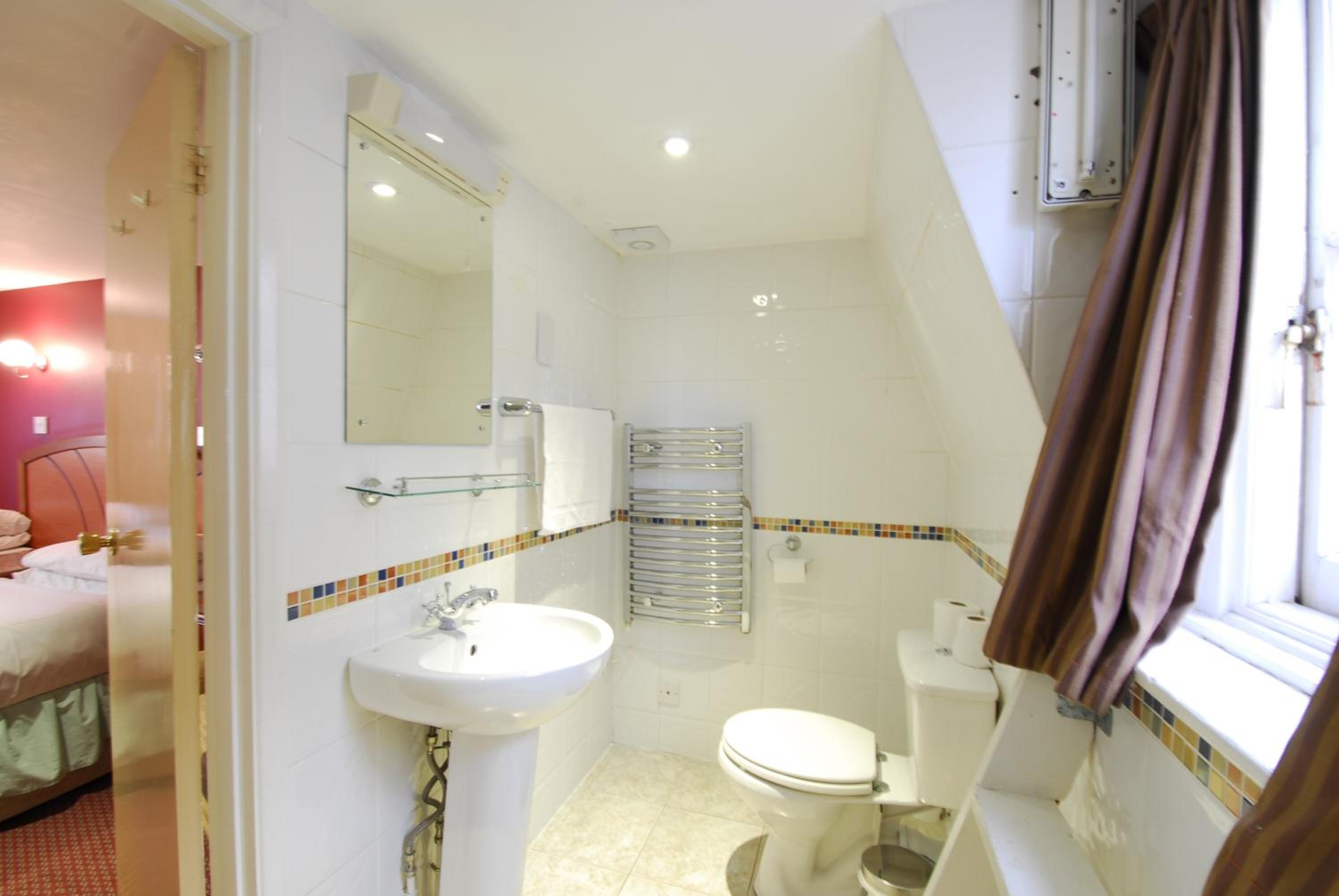 Twin Room - Photo 2