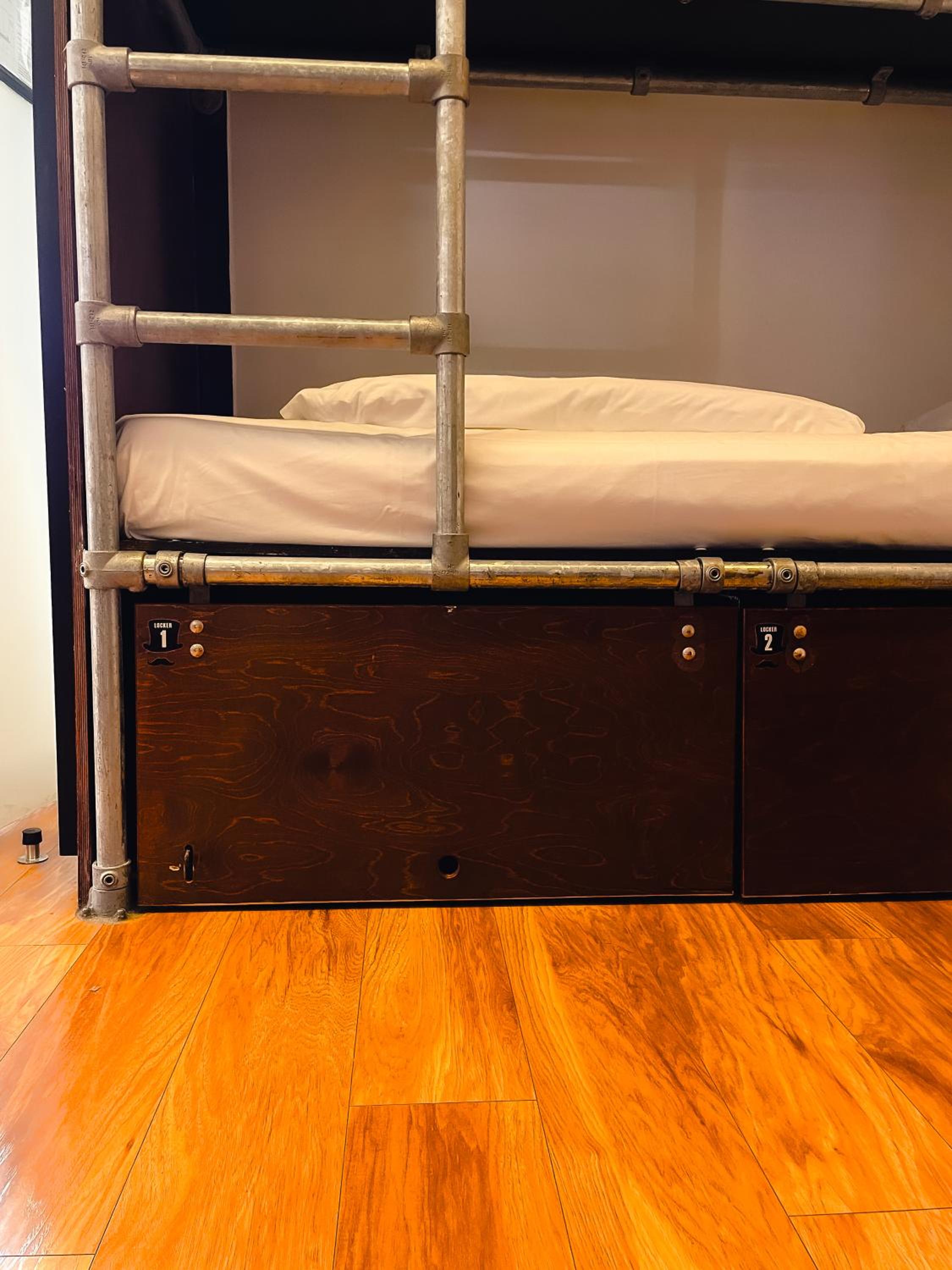 Bunk Bed in Mixed Dormitory Room thumbnail 6