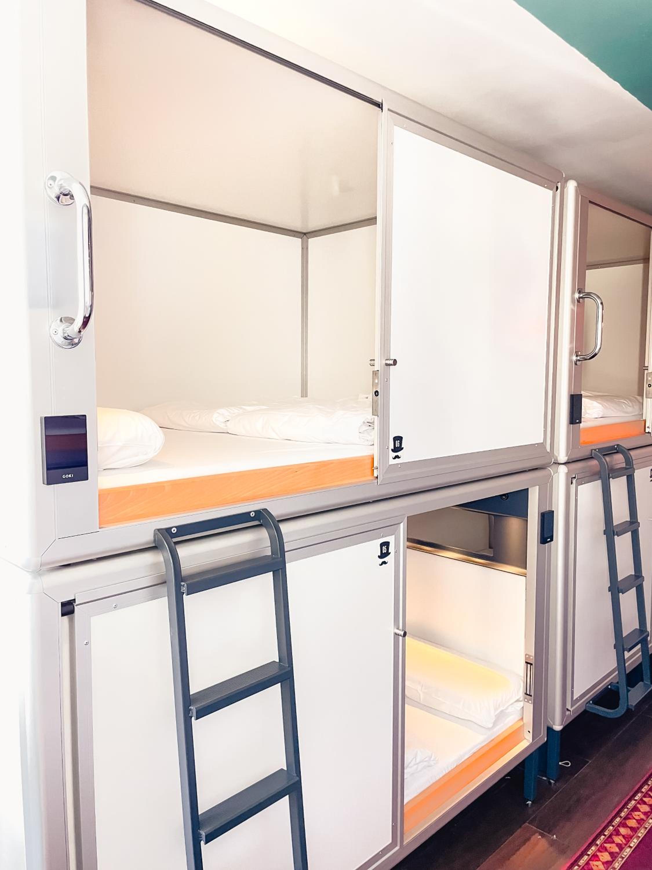 Single Bed in Mixed Dormitory Room