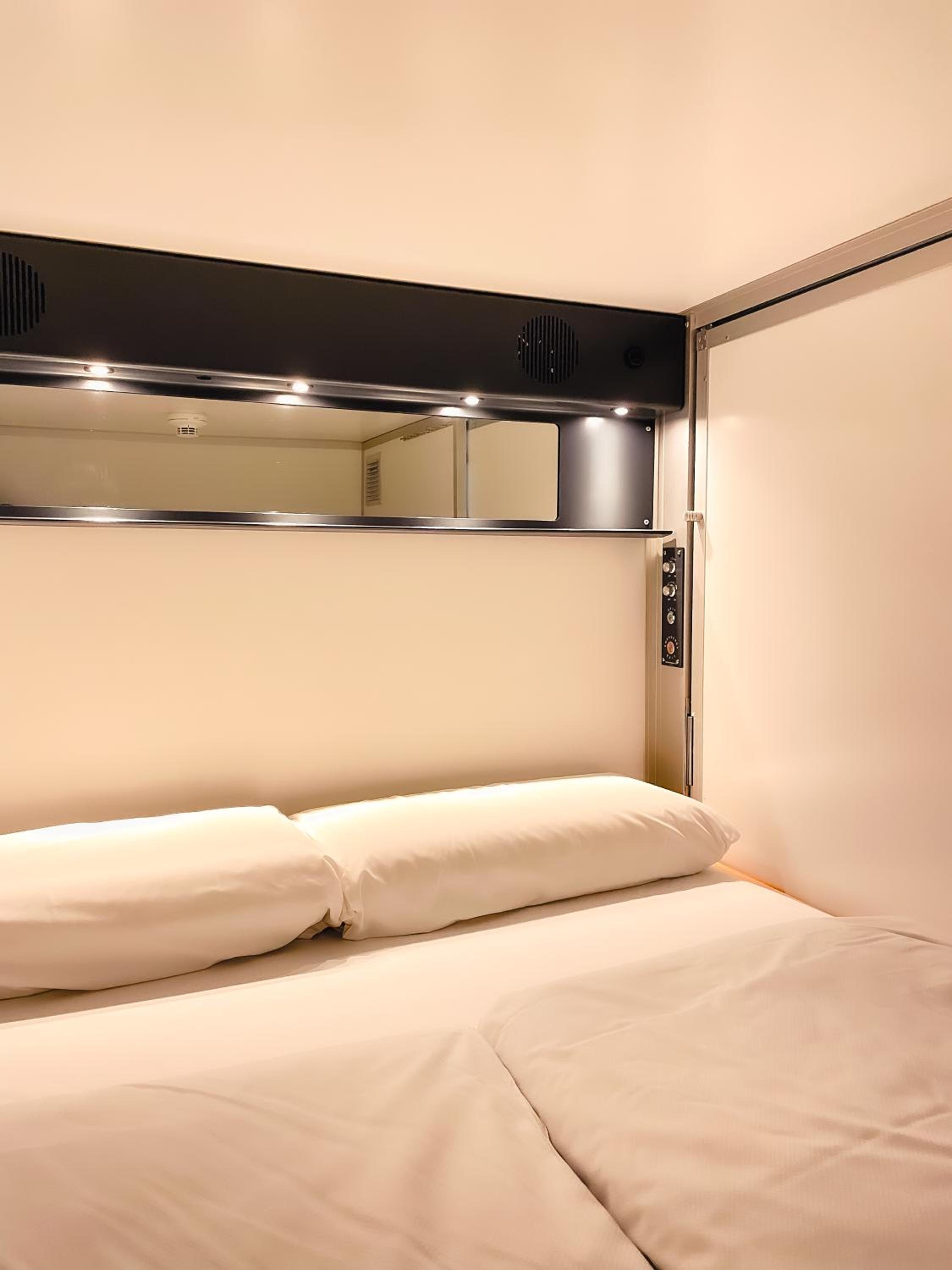 Single Bed in Mixed Dormitory Room