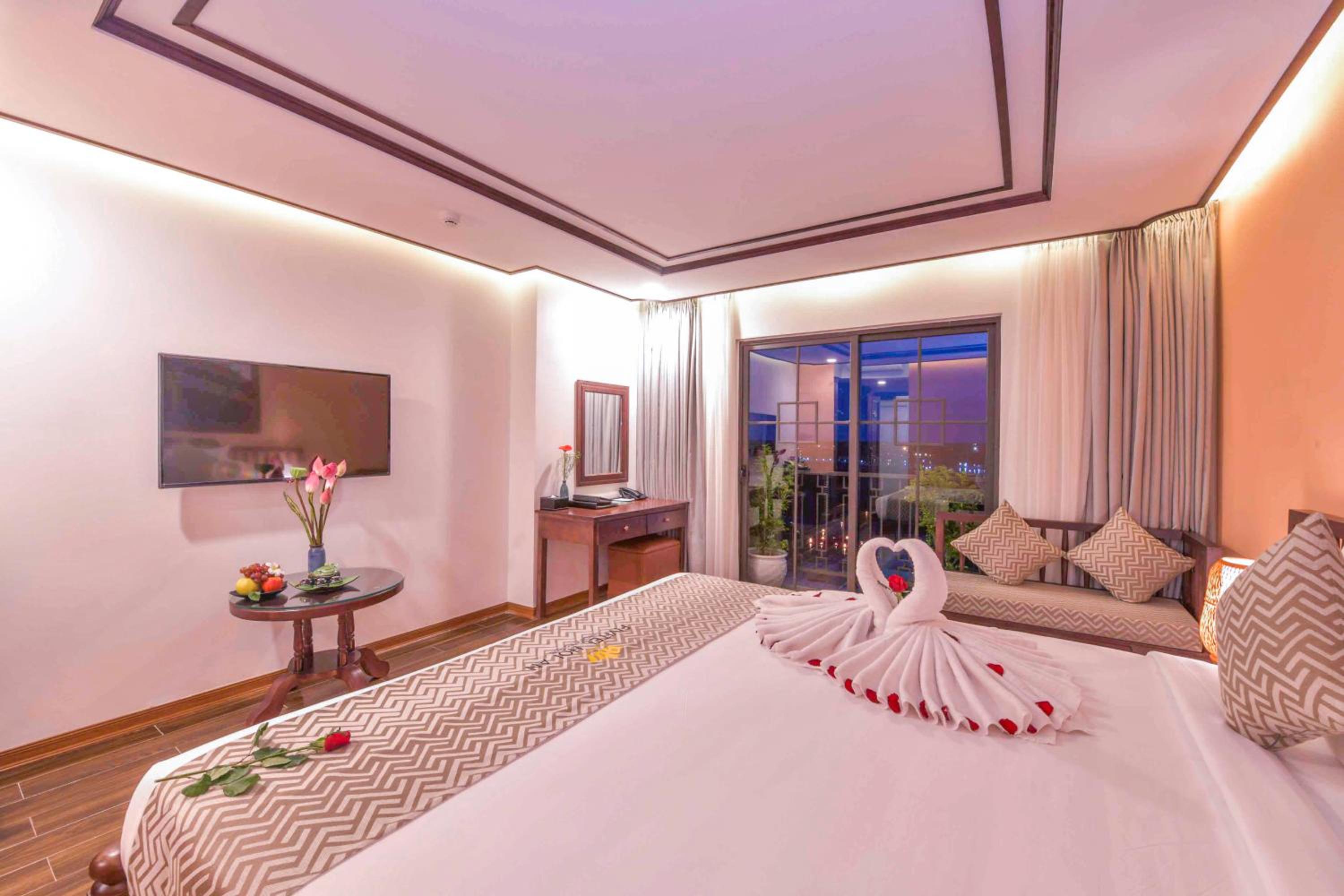 Deluxe Double Room with Partial Ocean View - Photo 9