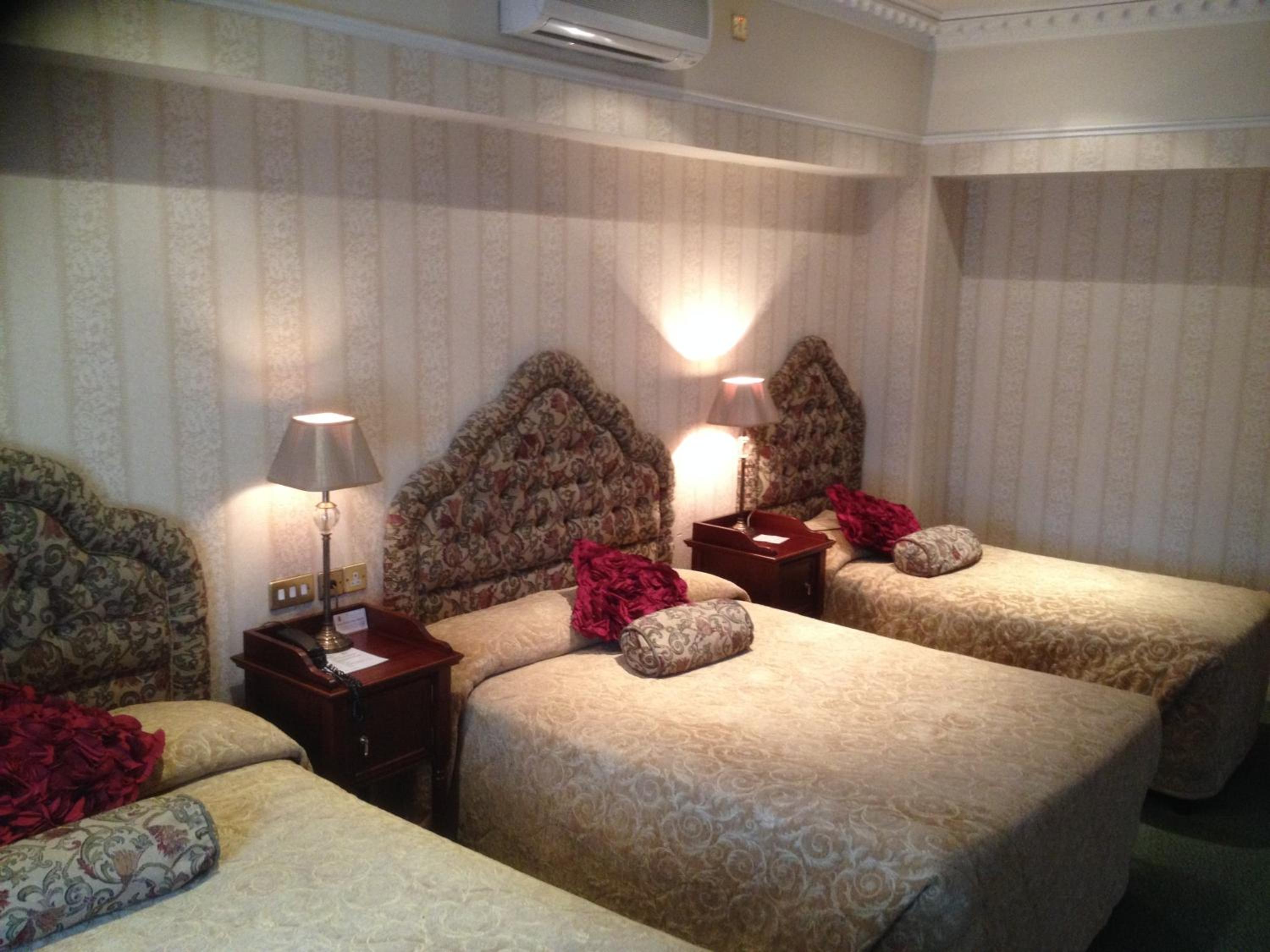 Deluxe Family Room photo 1