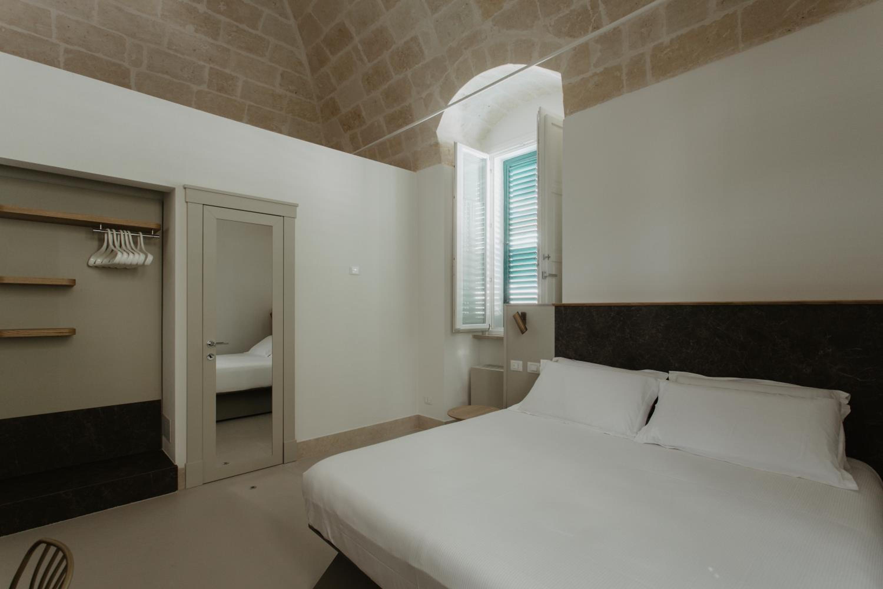 Suite with Tub - Photo 10