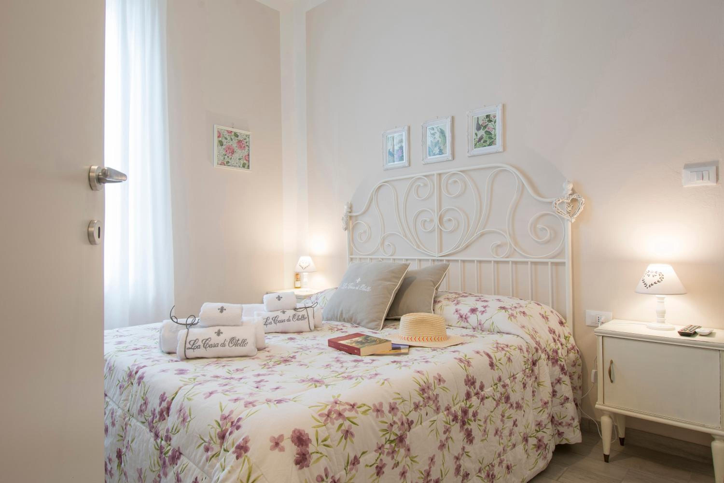 Double Room with Private Bathroom - Photo 1