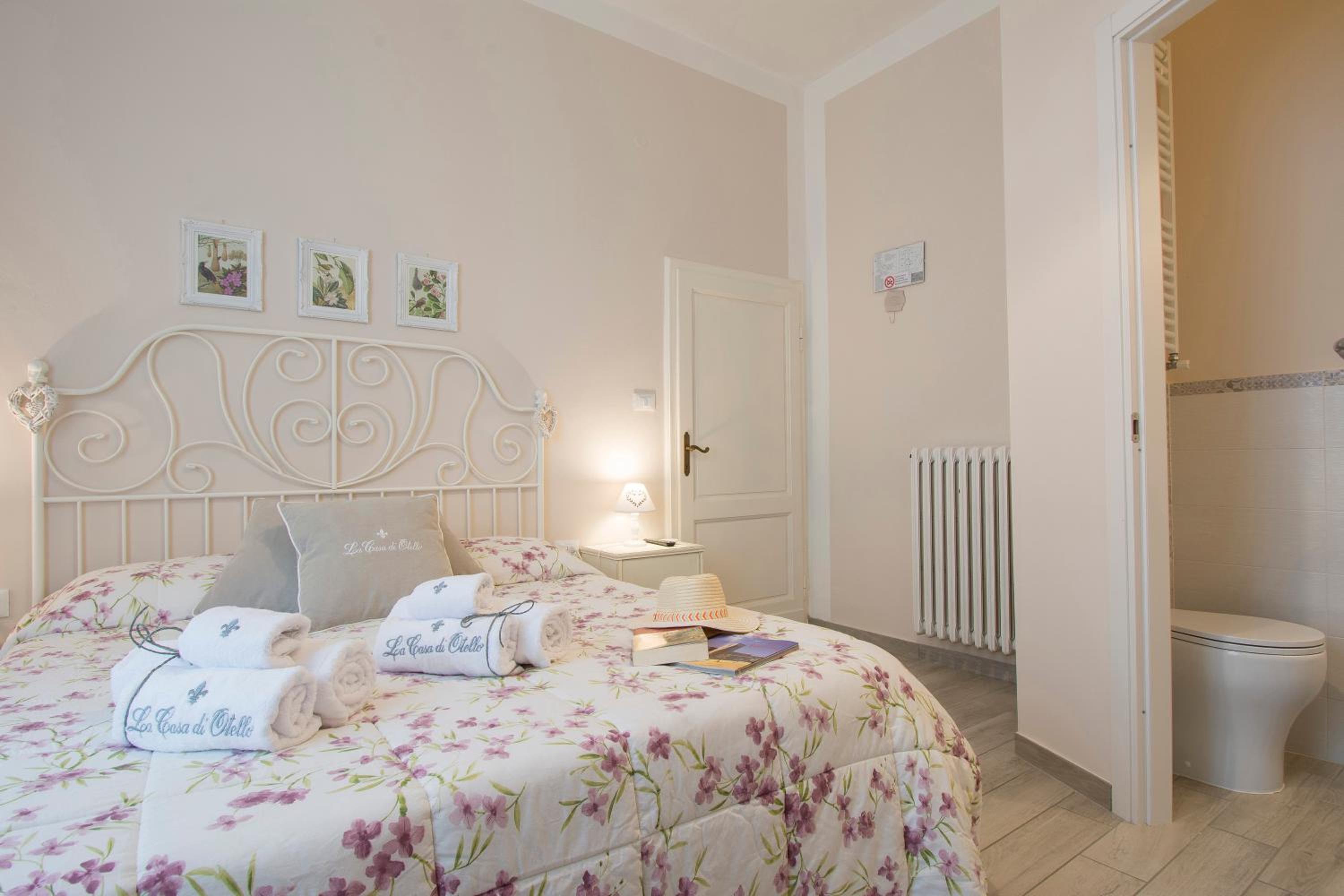 Double Room with Private Bathroom - Photo 7