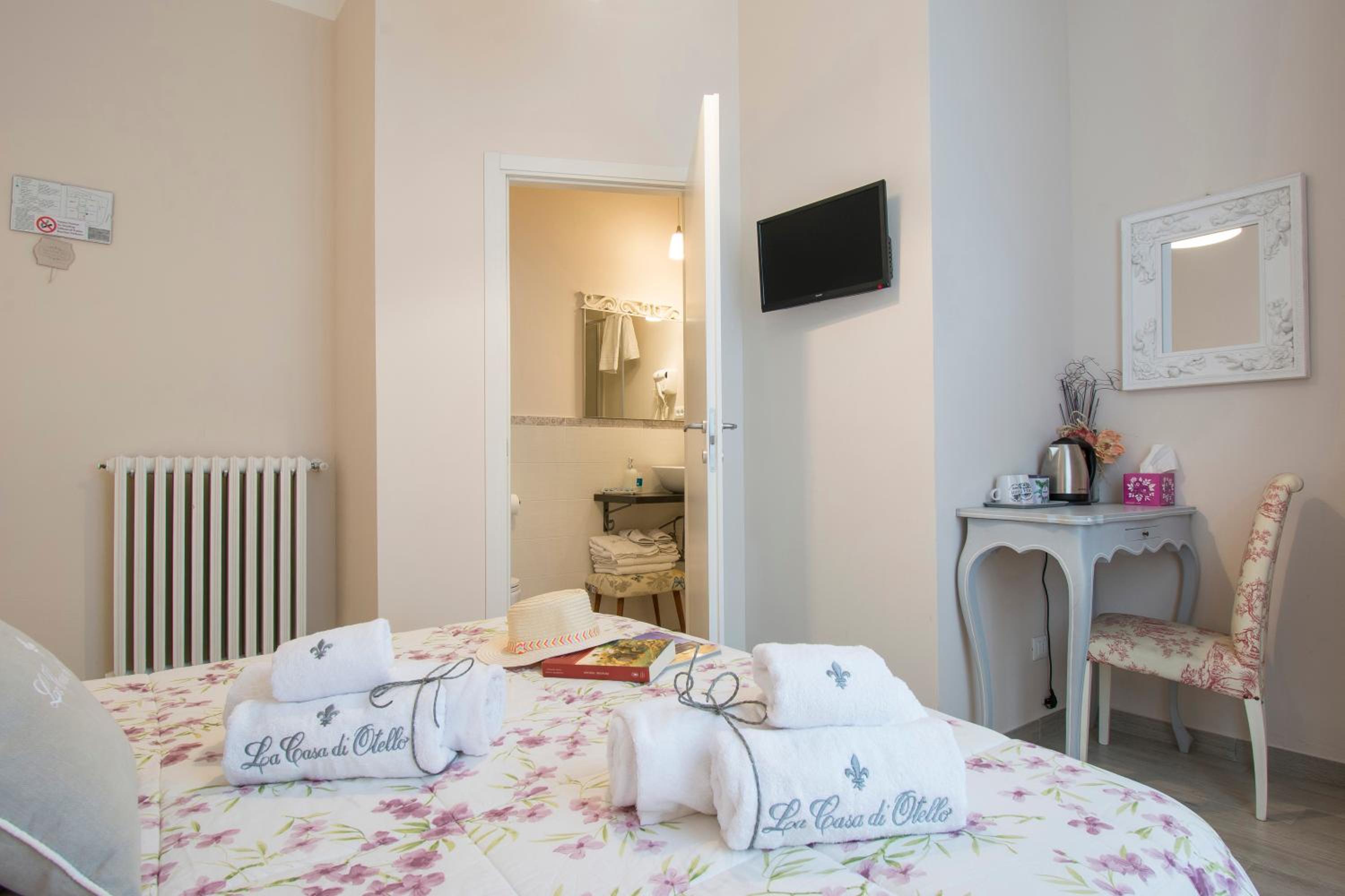 Double Room with Private Bathroom - Photo 6