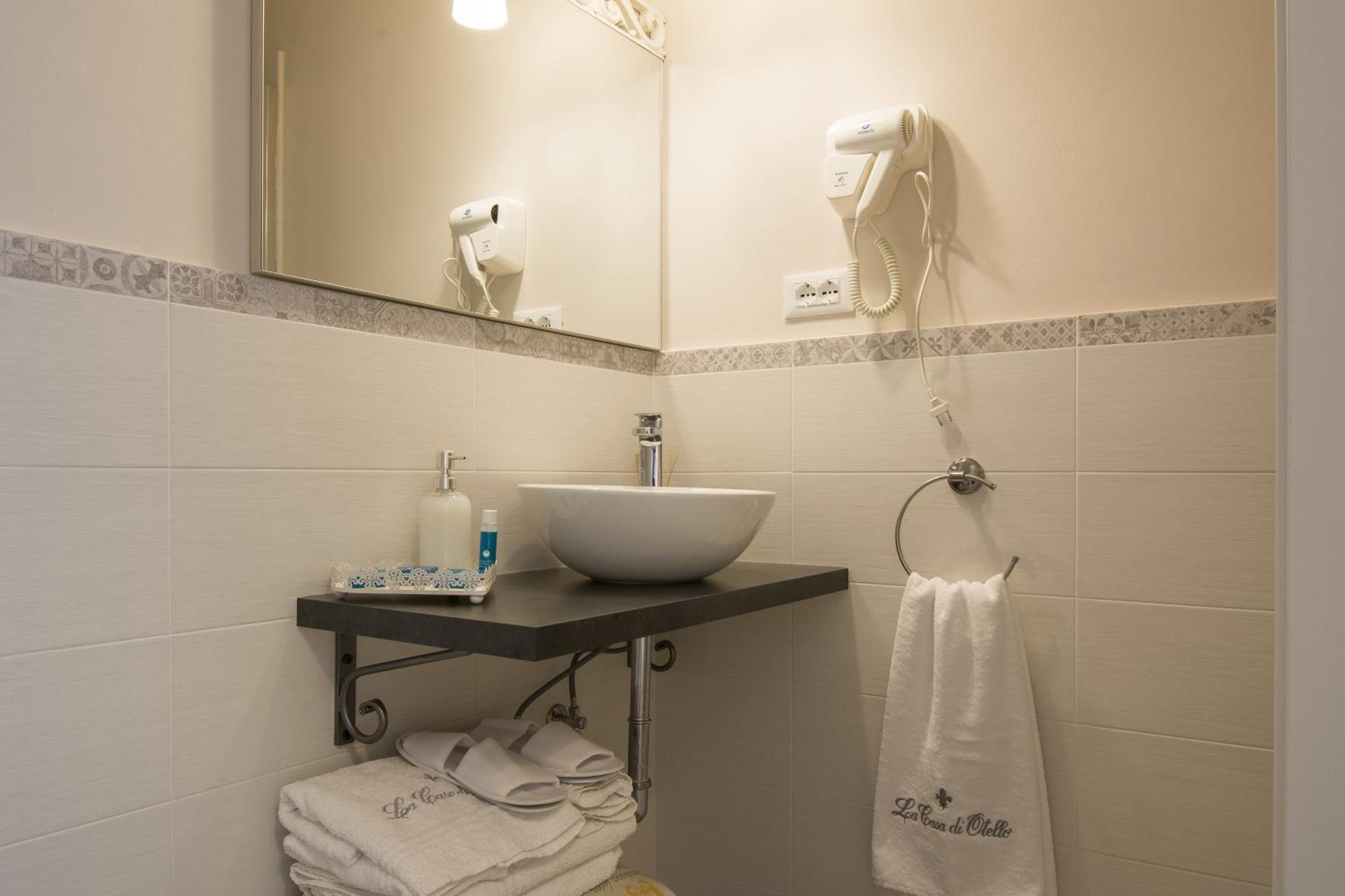 Double Room with Private Bathroom - Photo 4