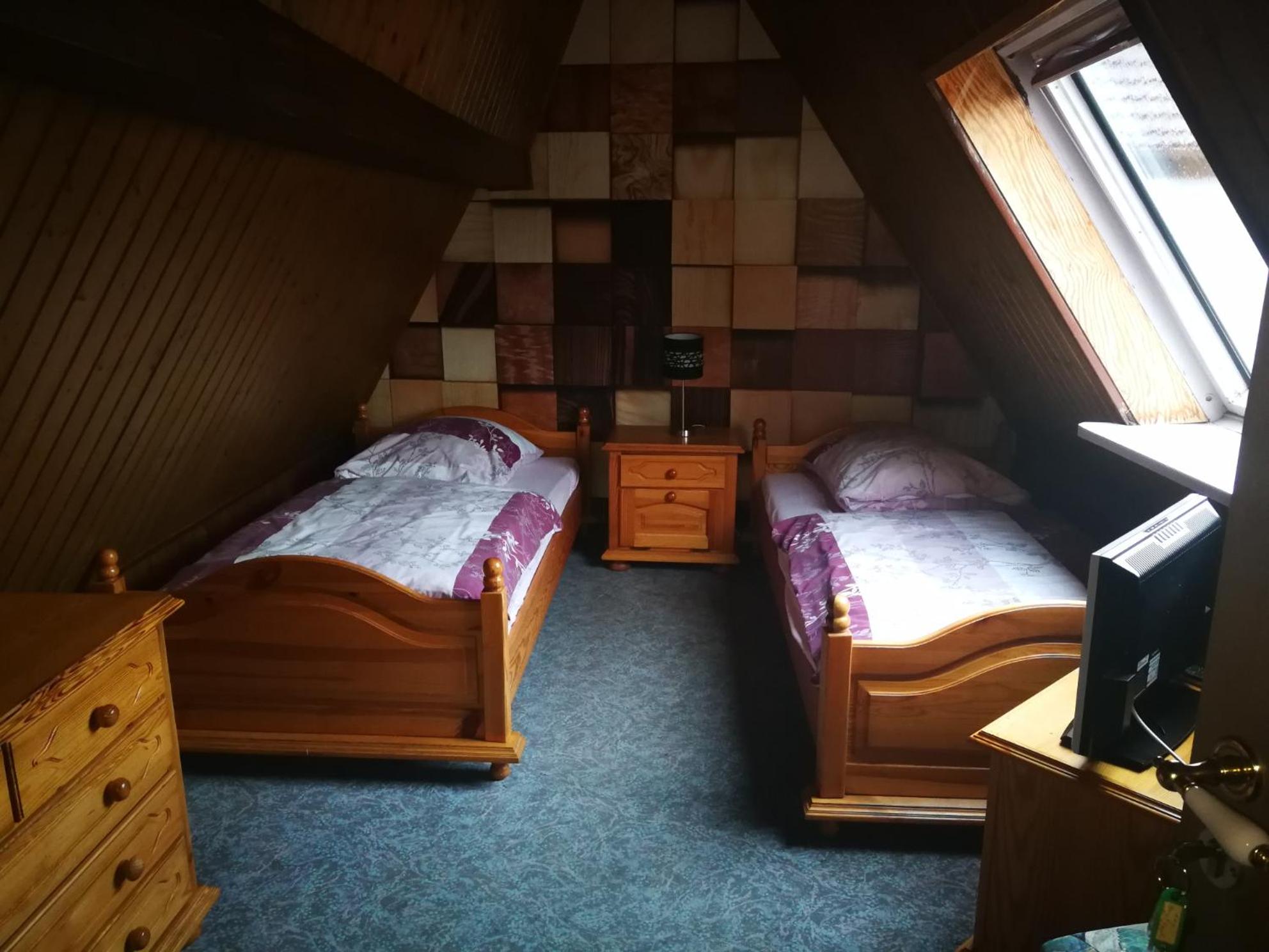 Standard Twin Room with Shared Bathroom photo 2