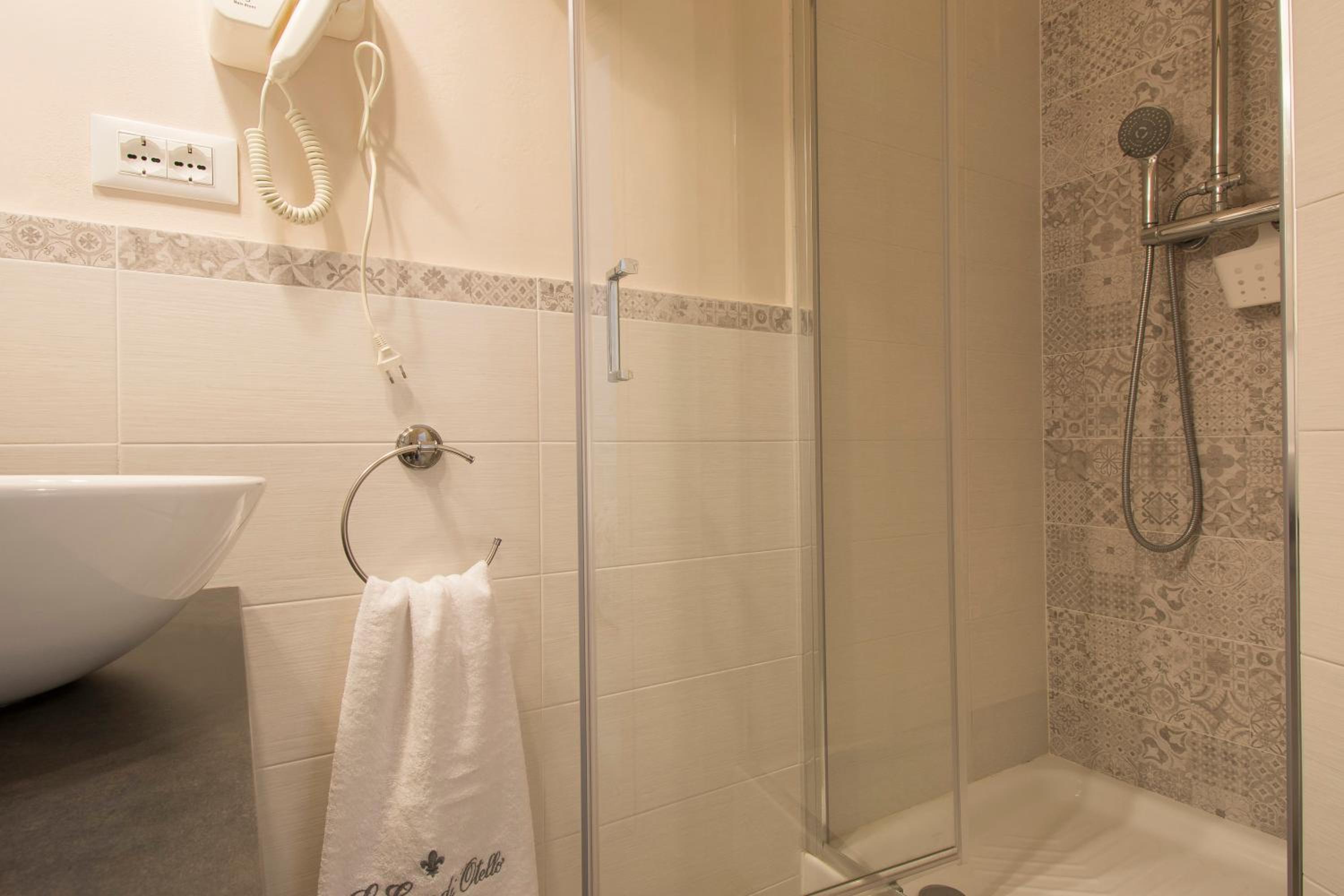 Double Room with Private Bathroom - Photo 3