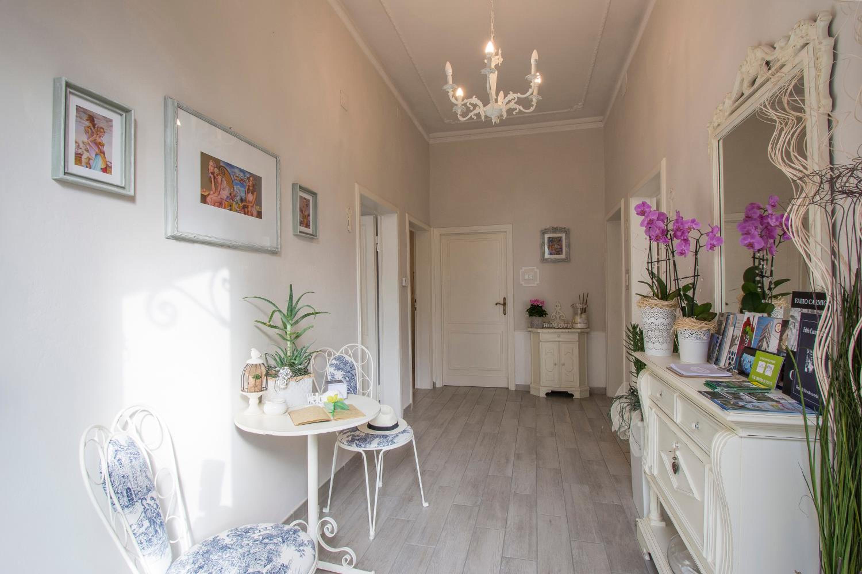 Double Room with Private Bathroom - Photo 2