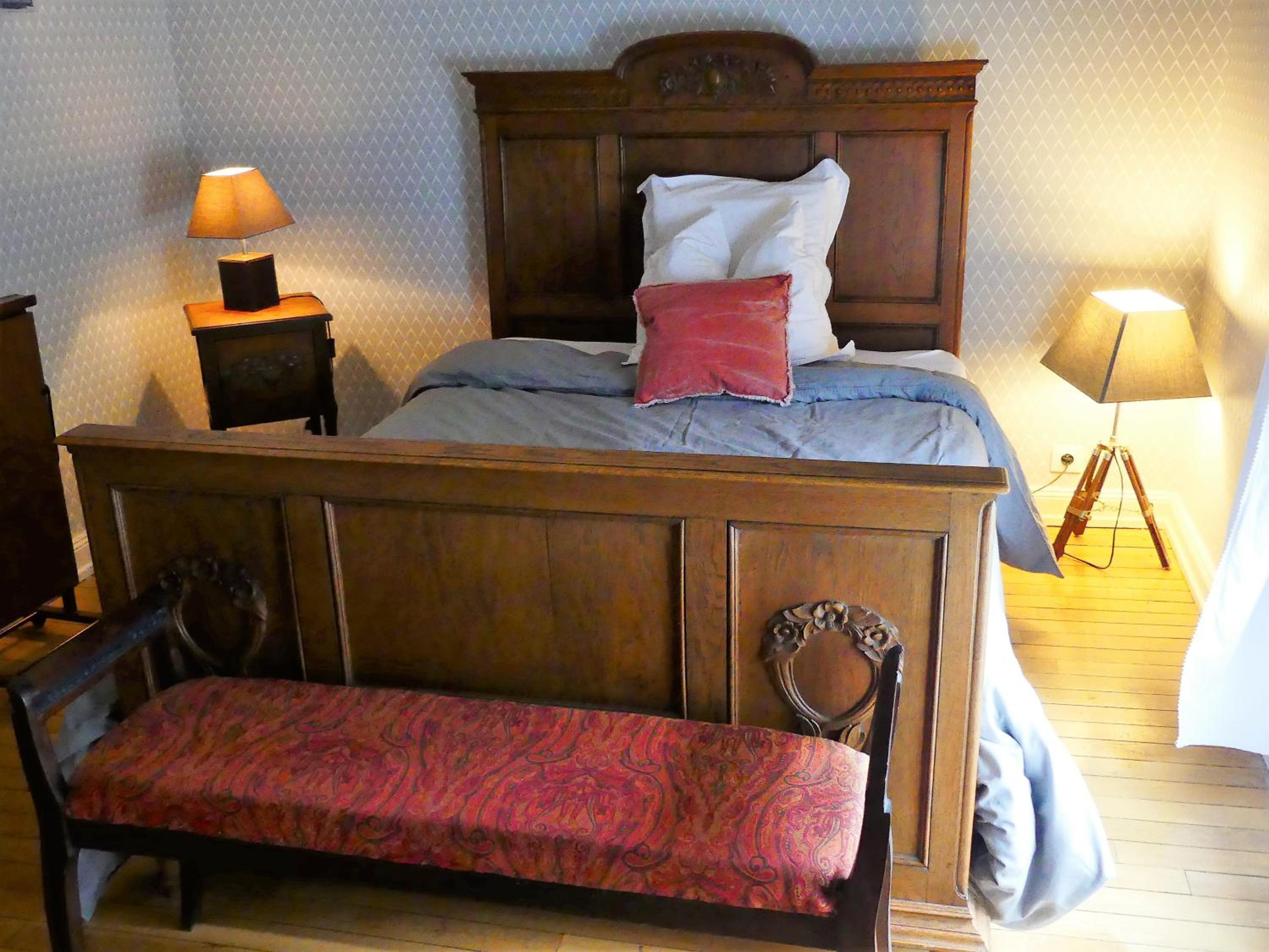 Double Room with Shared Bathroom photo 2