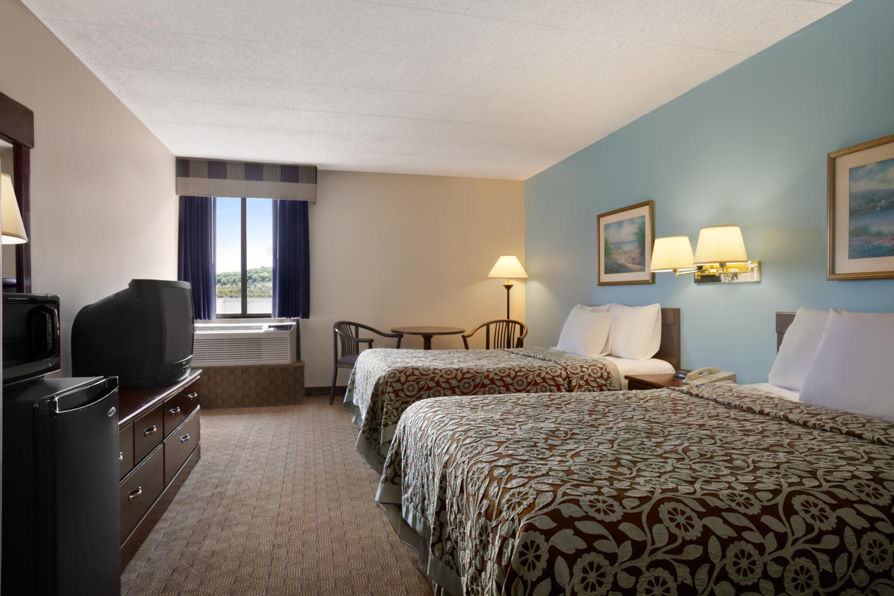 Deluxe Double Room with Two Double Beds - Non-Smoking - Photo 1