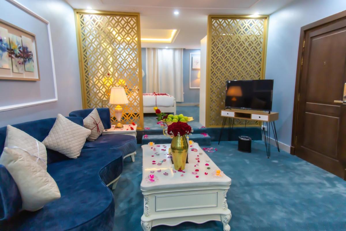 Superior King Suite photo 3