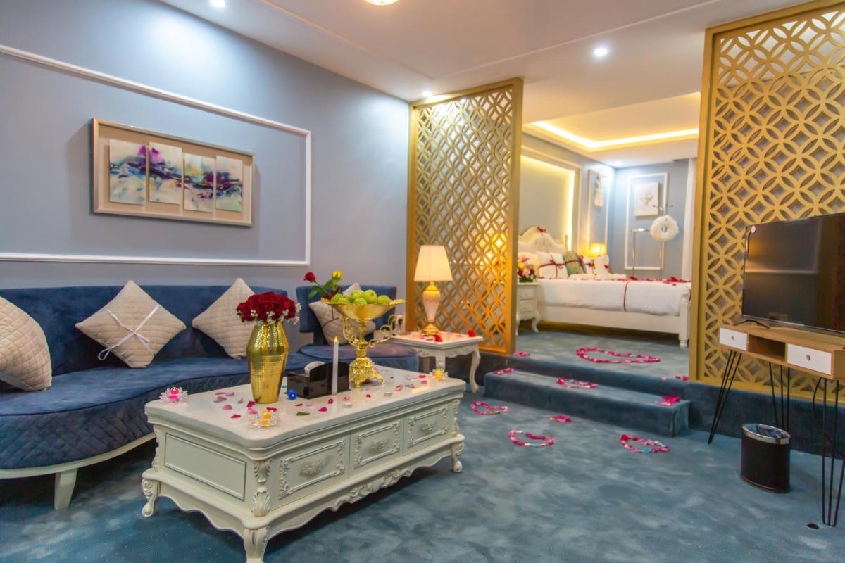 Superior King Suite photo 2