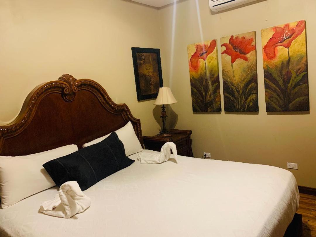 Deluxe King Room photo 2