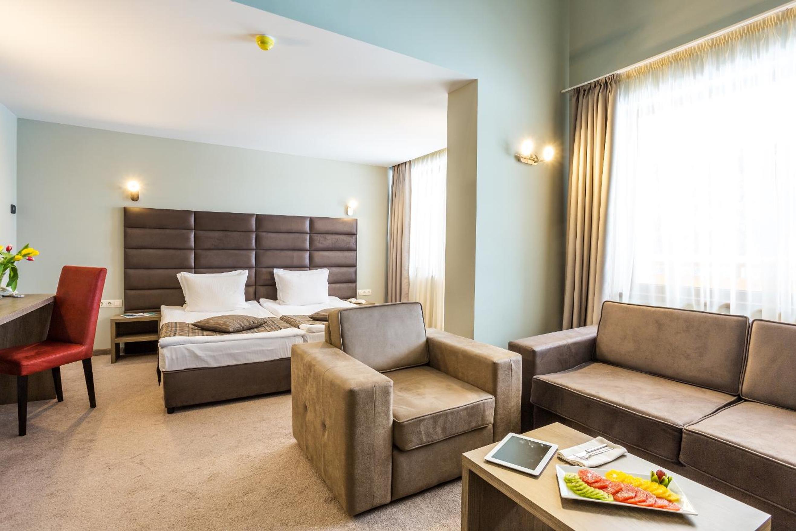 Junior Suite with Balcony - Photo 5