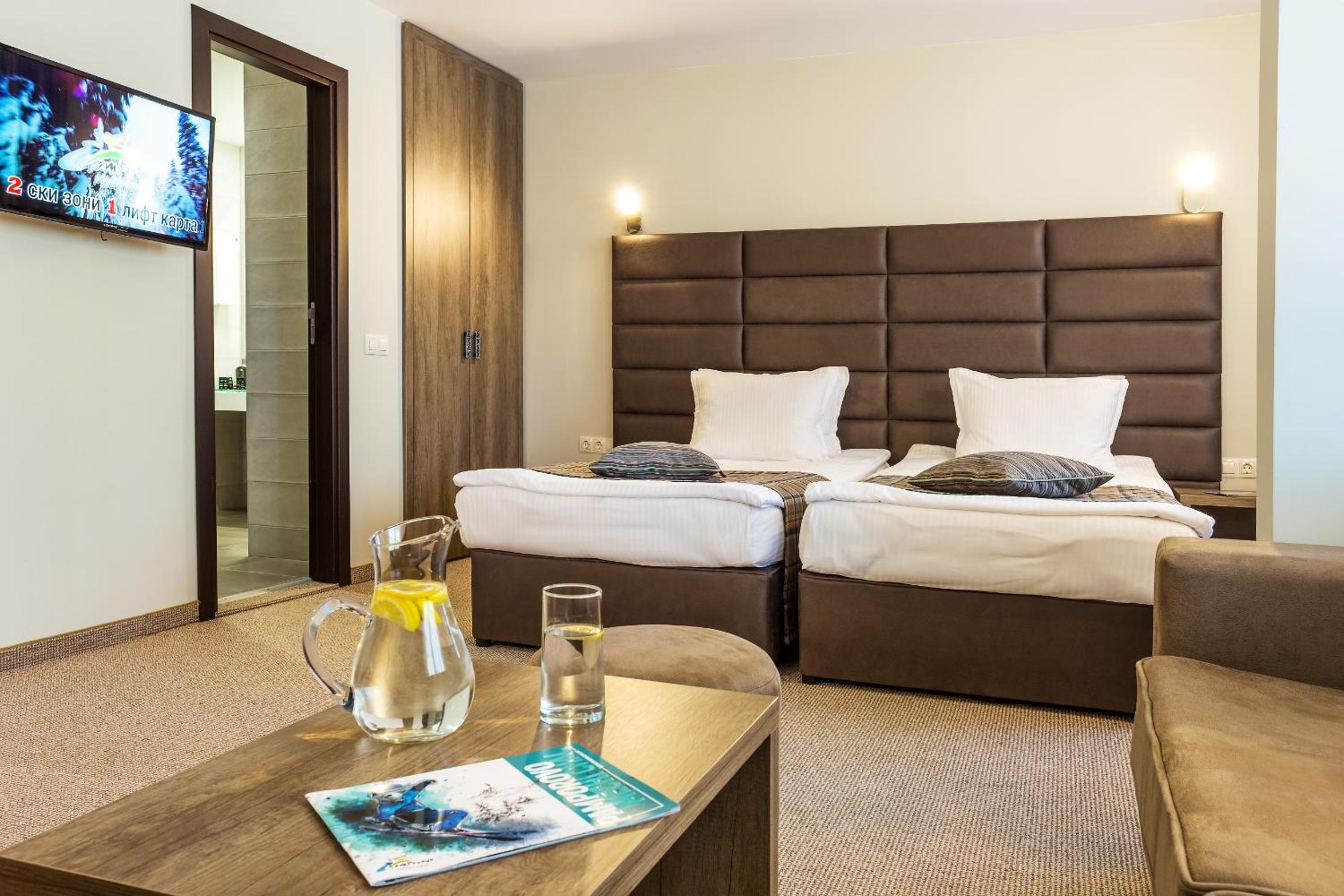 Junior Suite with Balcony - Photo 10