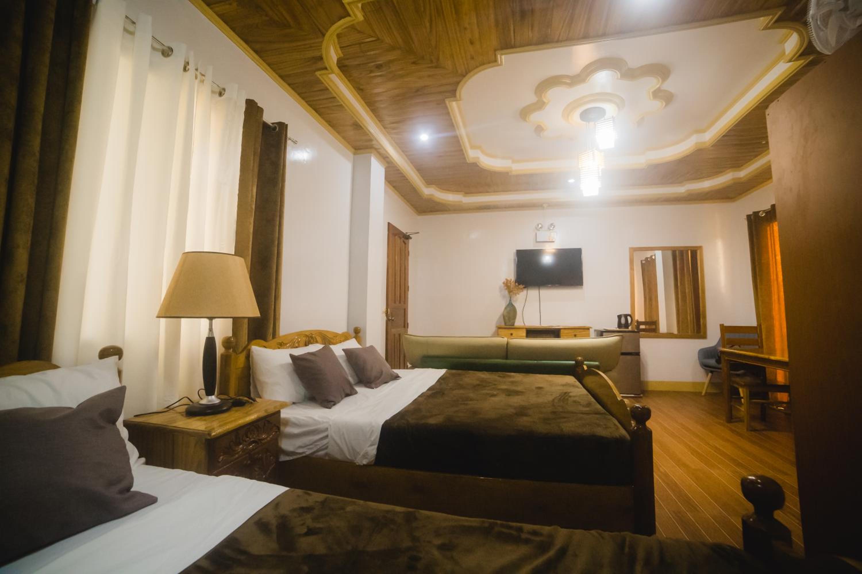 Family Suite with Balcony - Photo 18