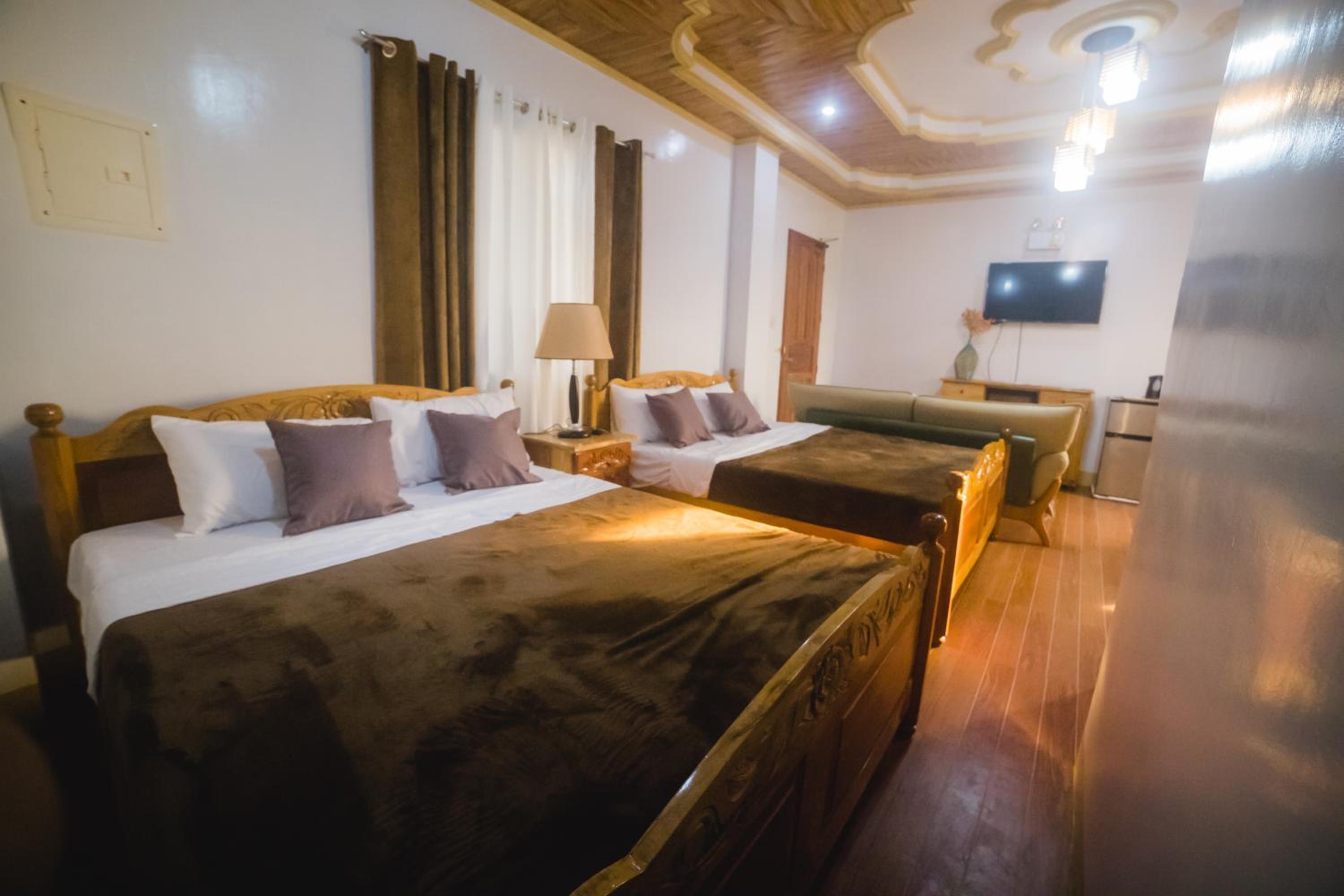 Family Suite with Balcony - Photo 11