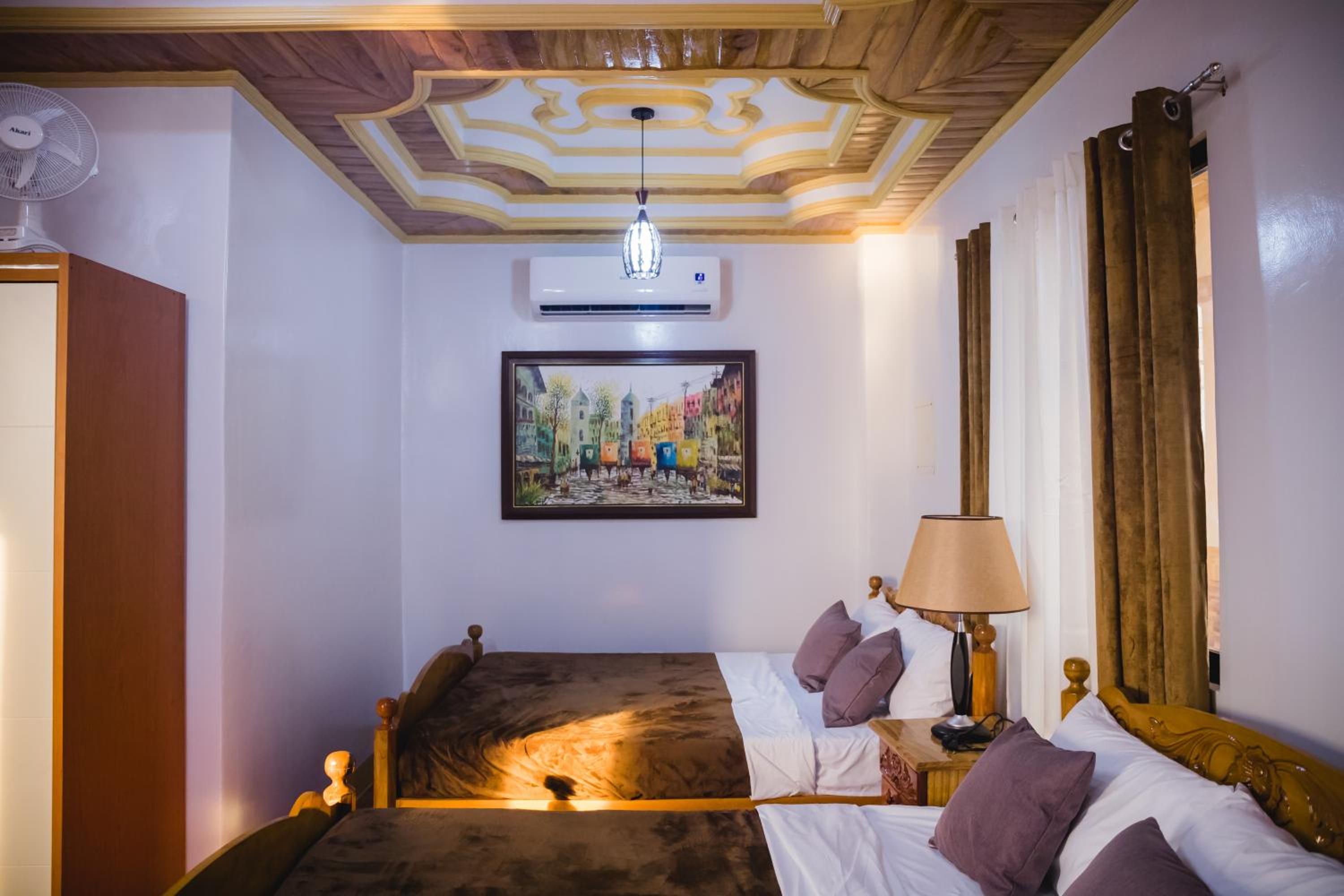 Family Suite with Balcony - Photo 10