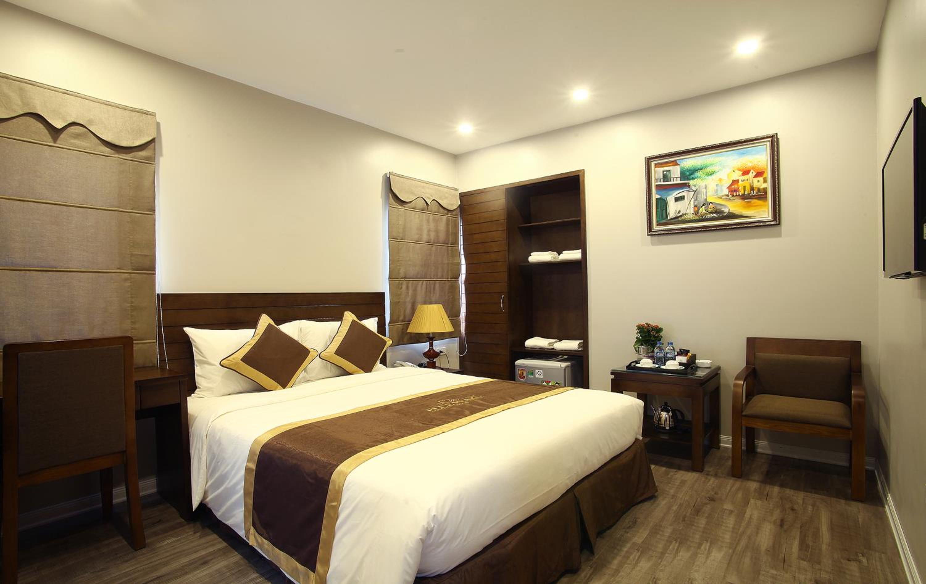Standard Queen Room