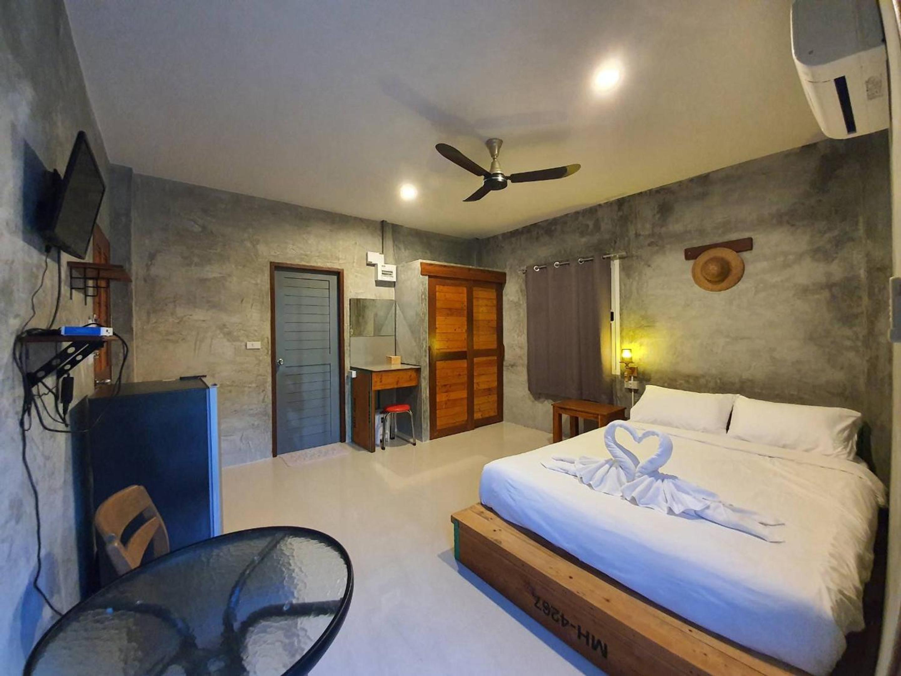 Queen Room with Garden View