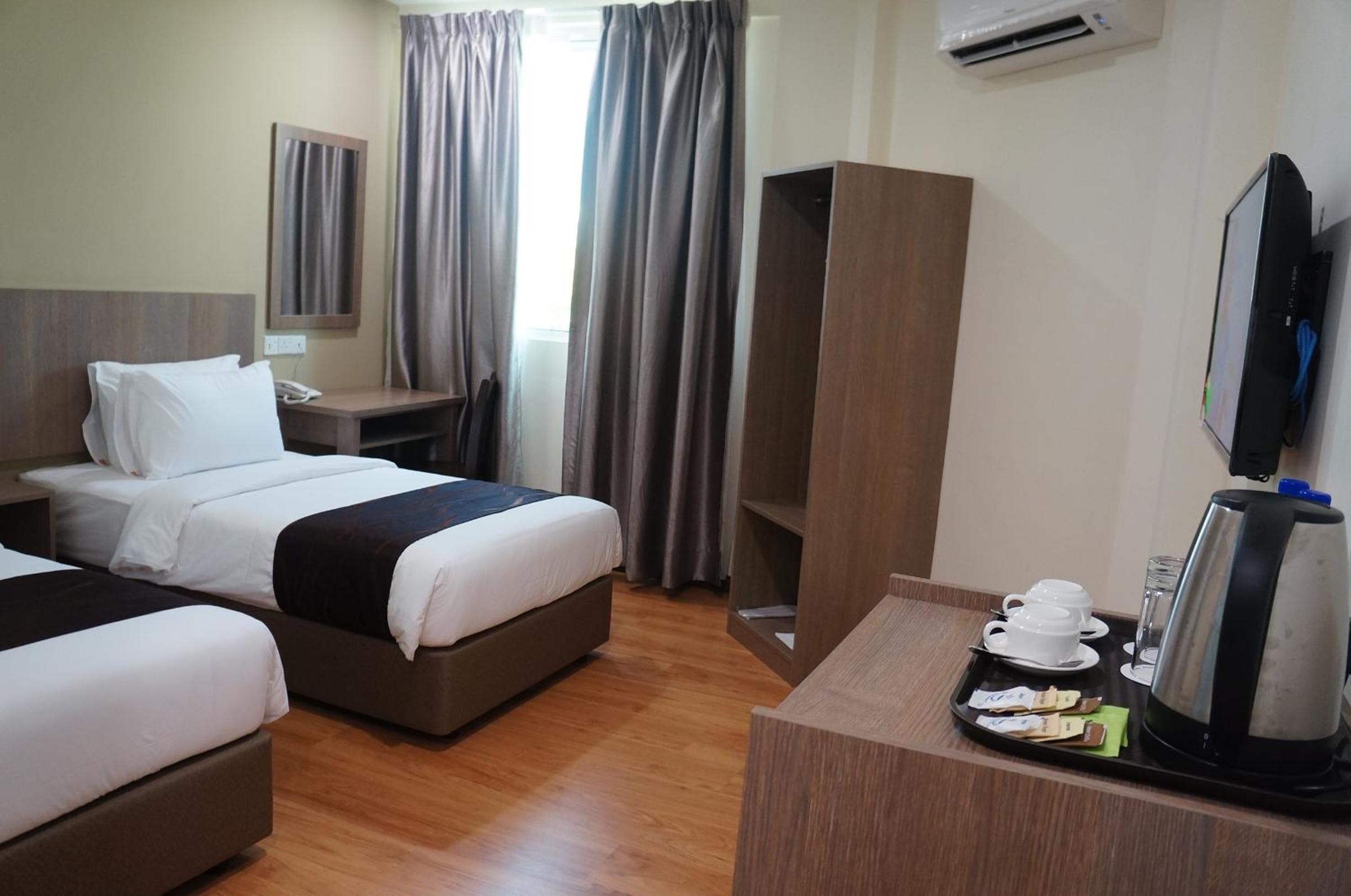 Deluxe Twin Room - Photo 2