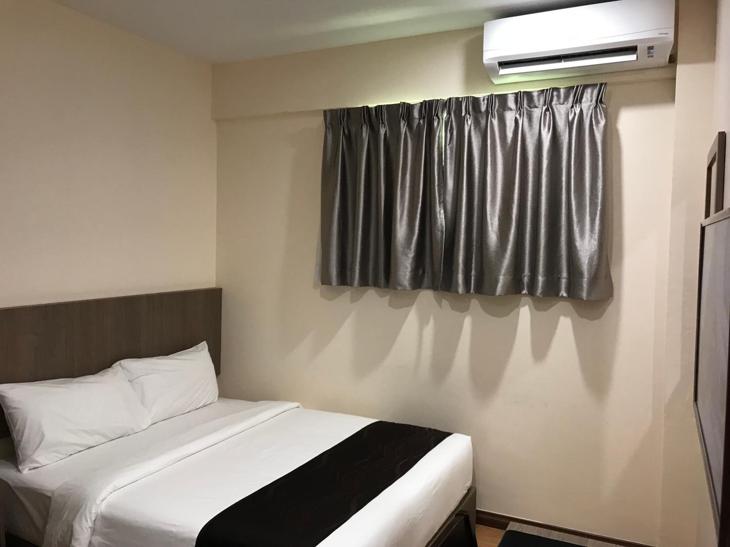Deluxe Queen Room - Photo 3
