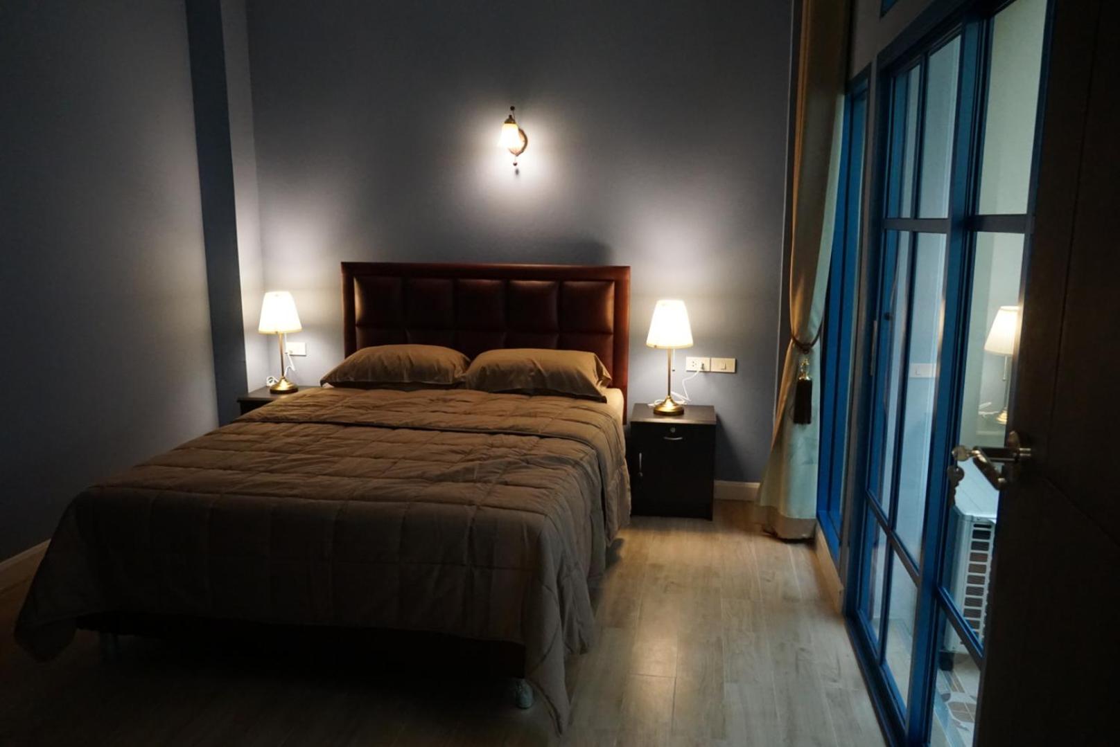 Double Room with Shared Bathroom photo 2