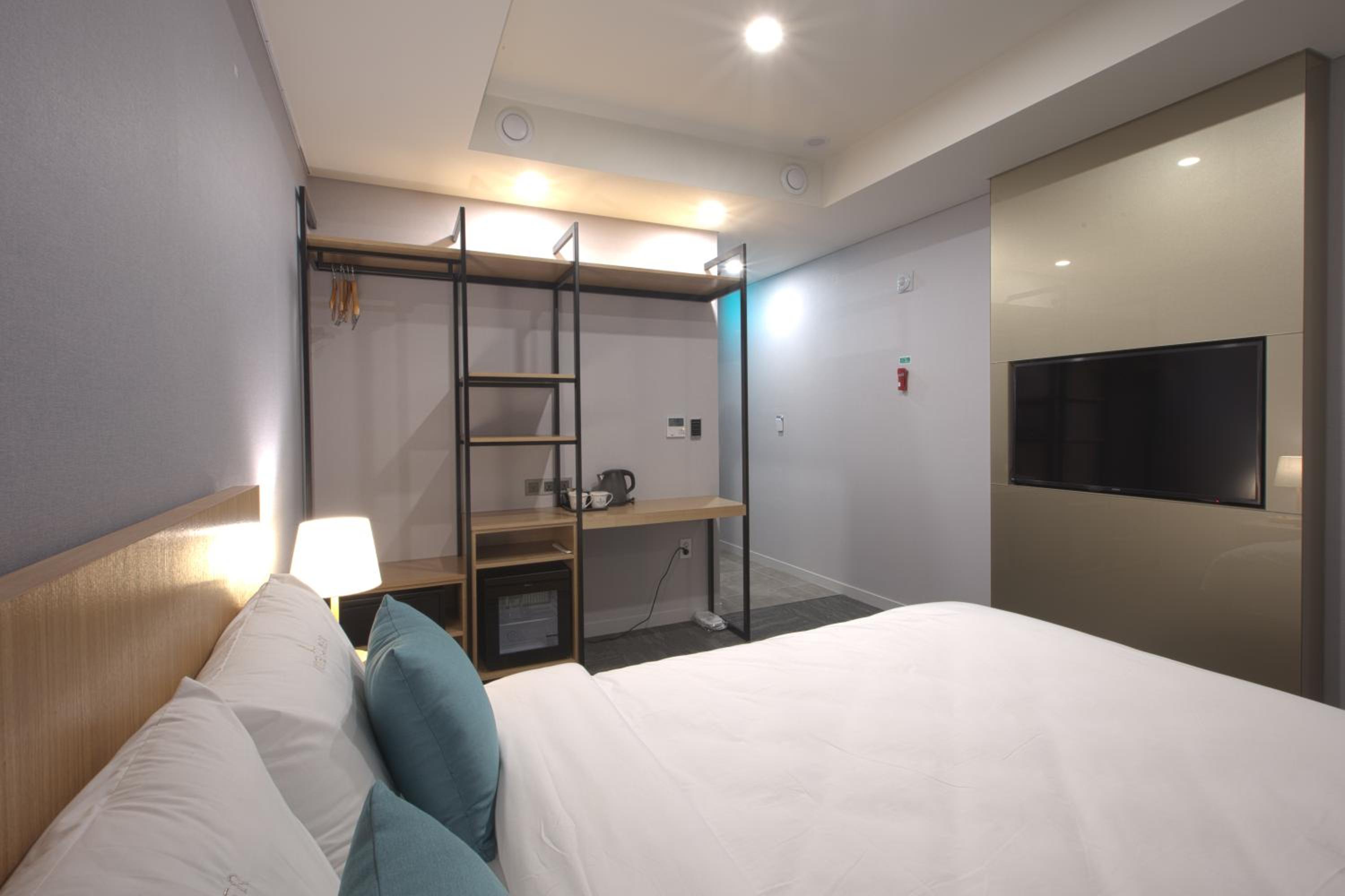 Large Double Room - Photo 15