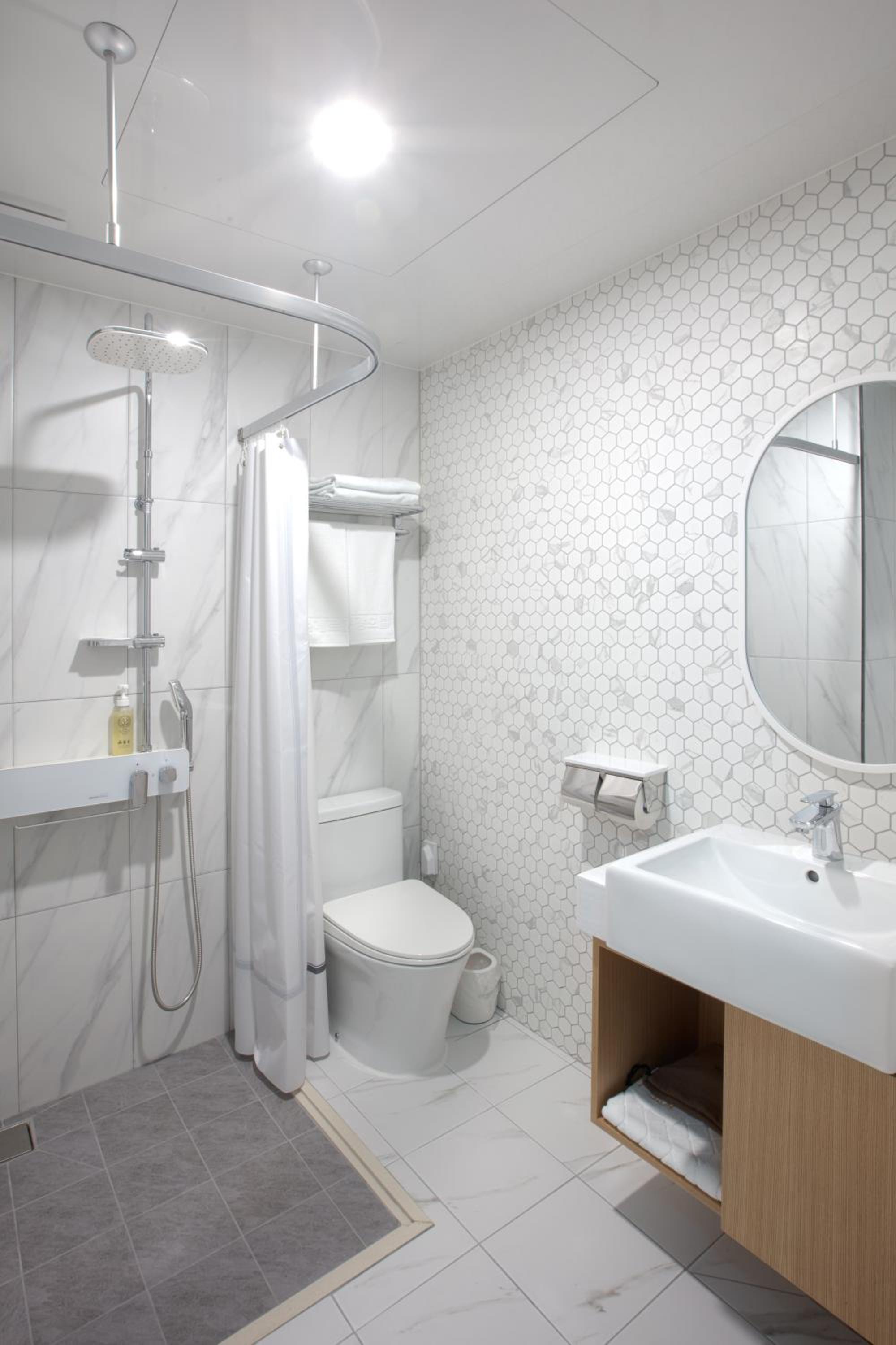 Large Double Room - Photo 5