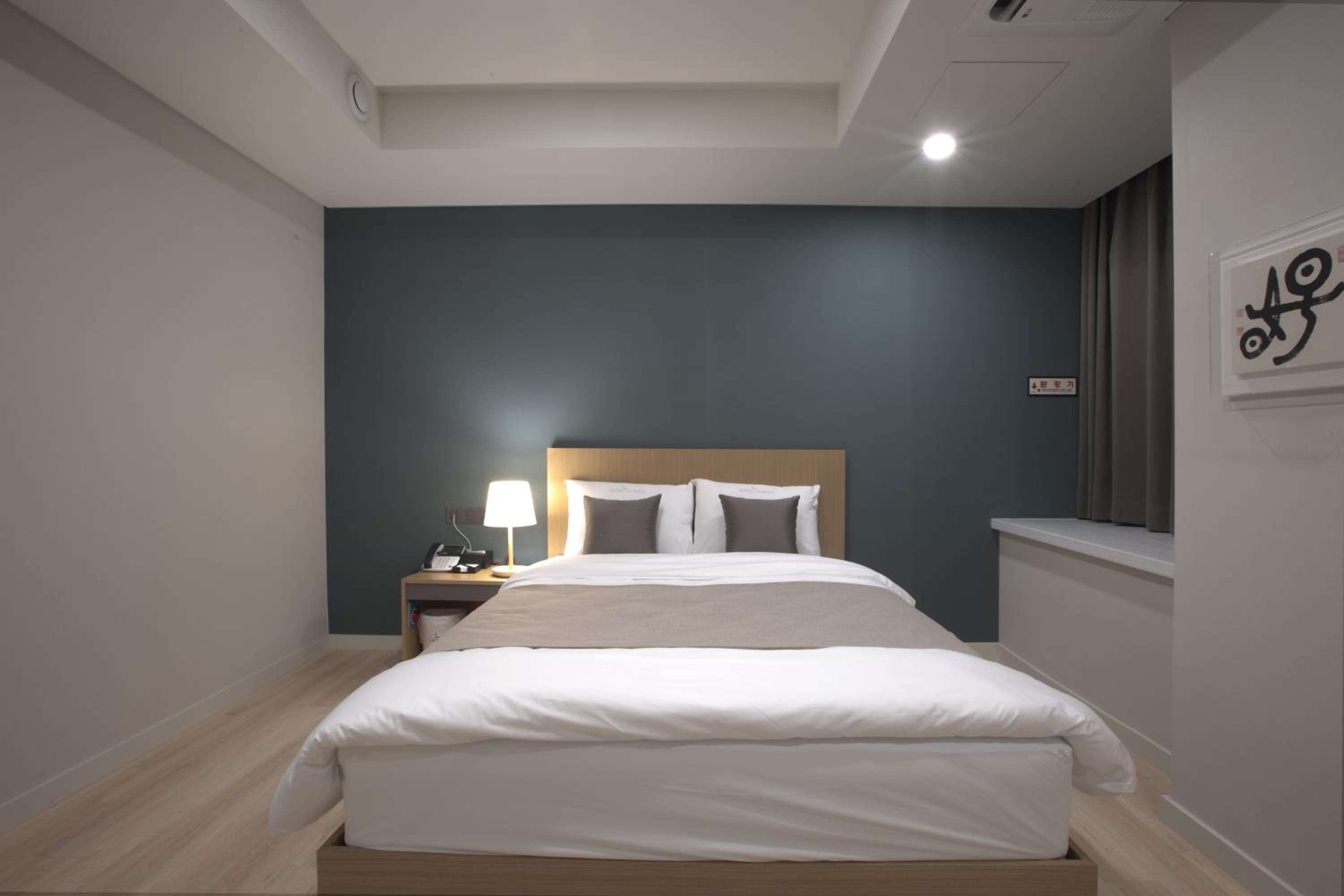 Large Double Room - Photo 2