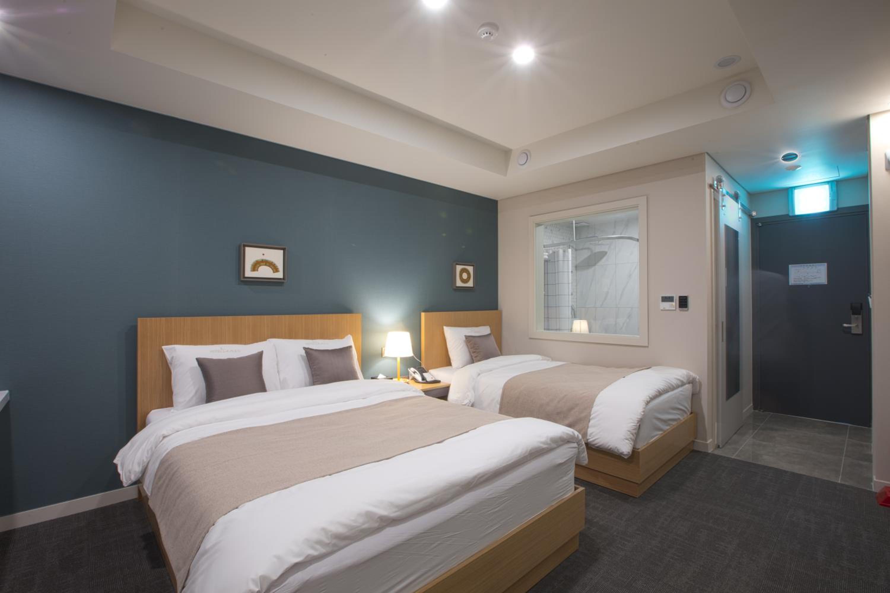 Large Twin Room - Photo 1