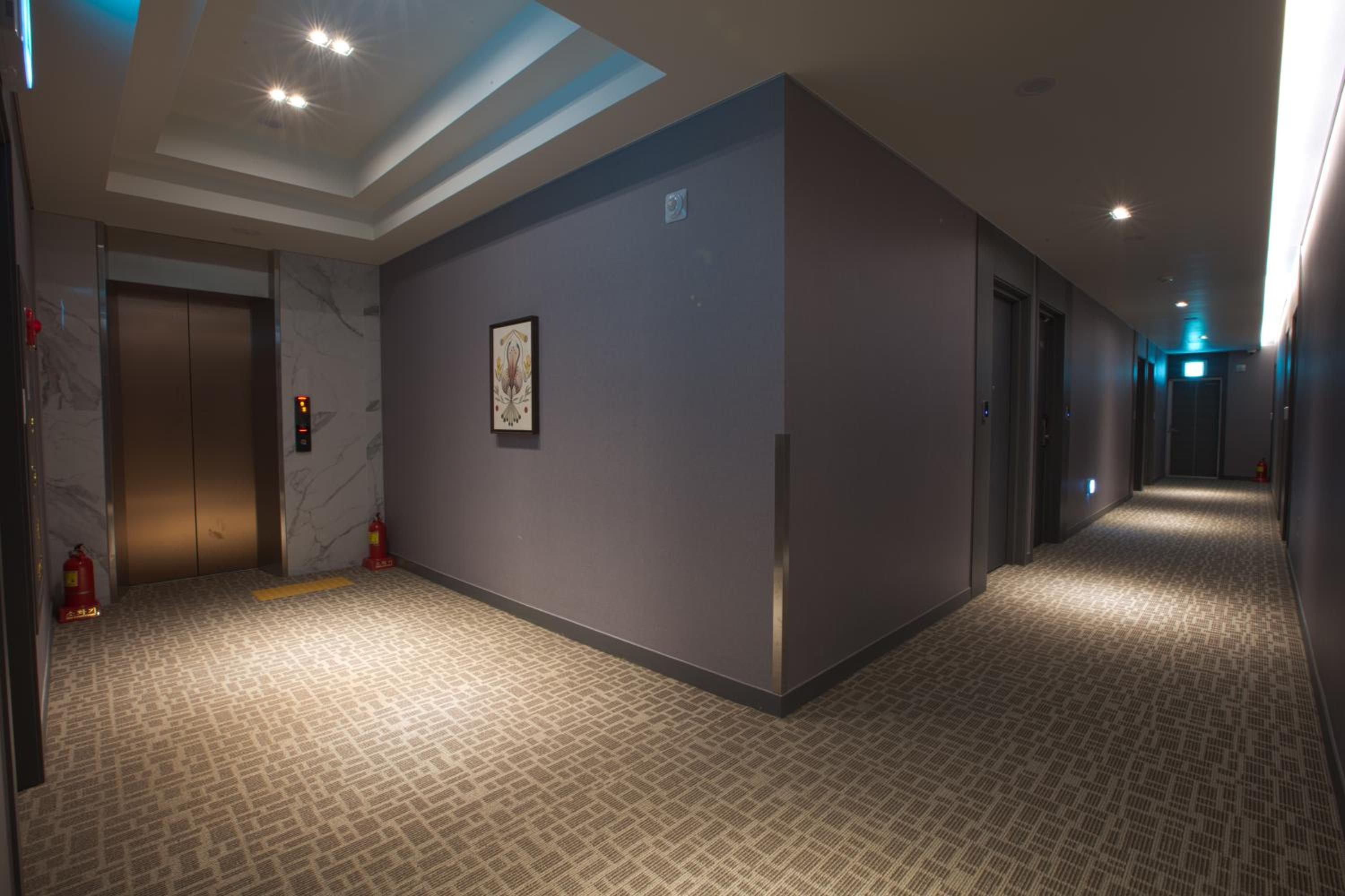Large Double Room - Photo 10