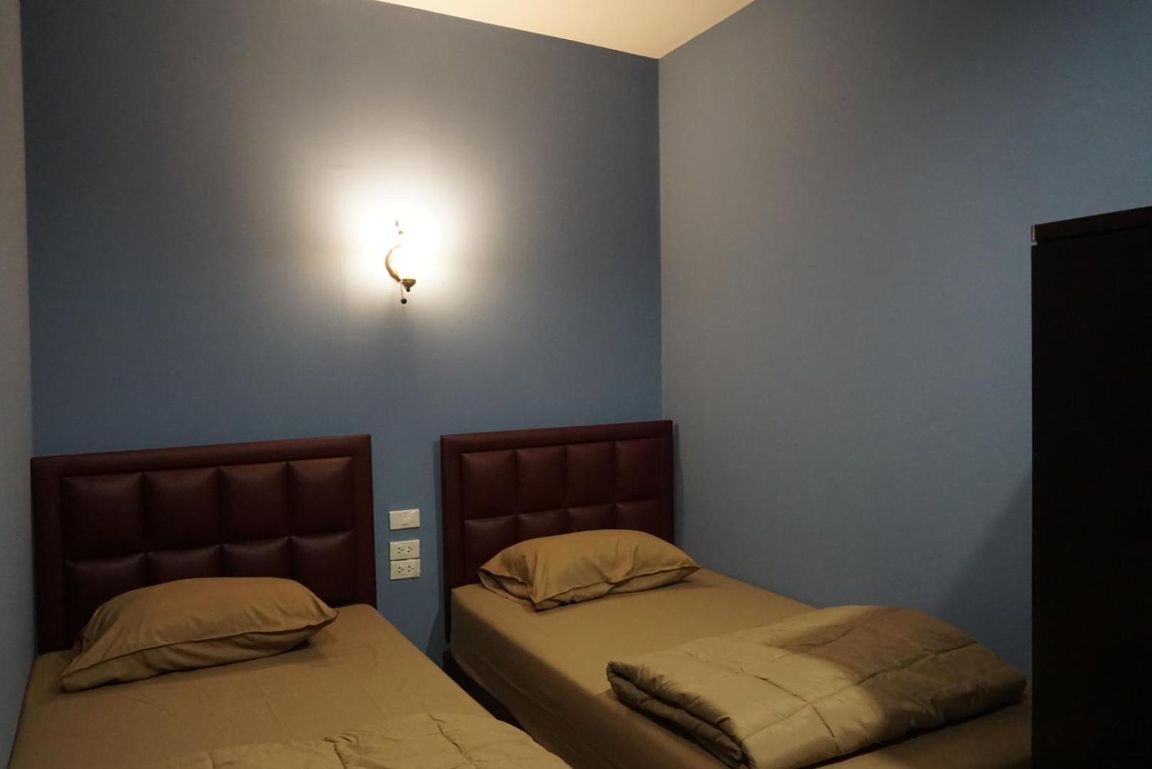 Standard Twin Room with Shared Bathroom photo 2