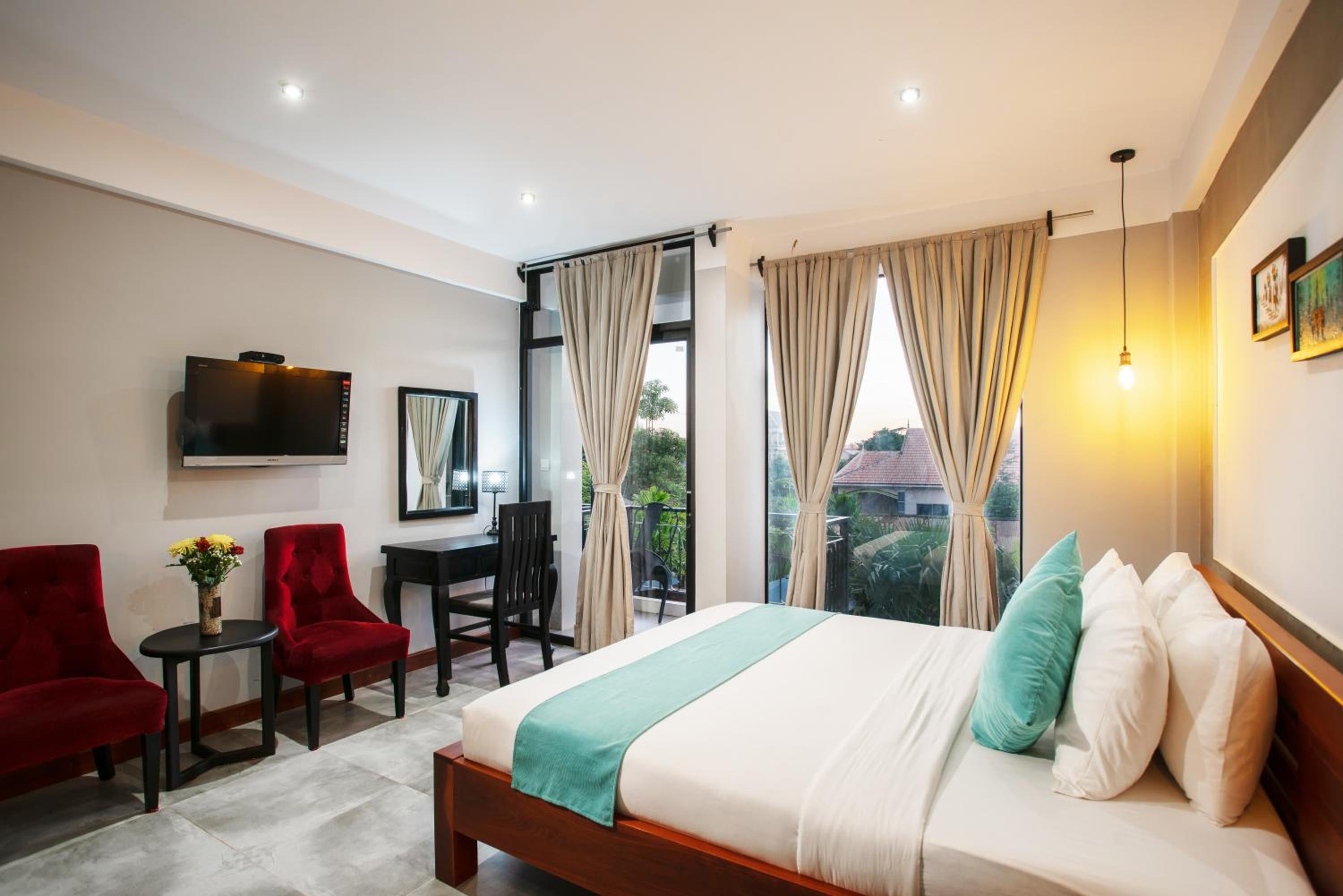 Superior Double or Twin Room with City View photo 1