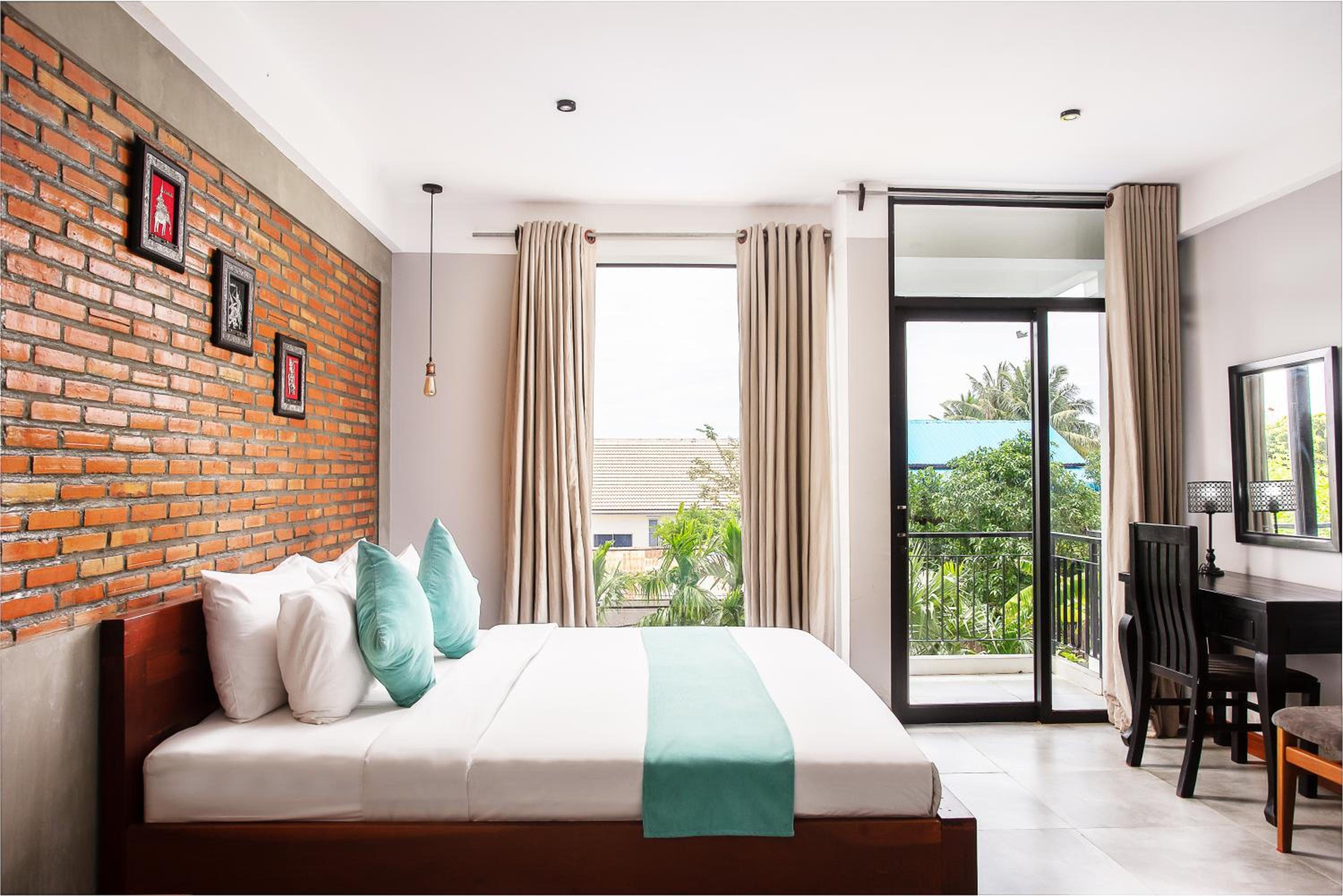 Superior Double or Twin Room with City View photo 3